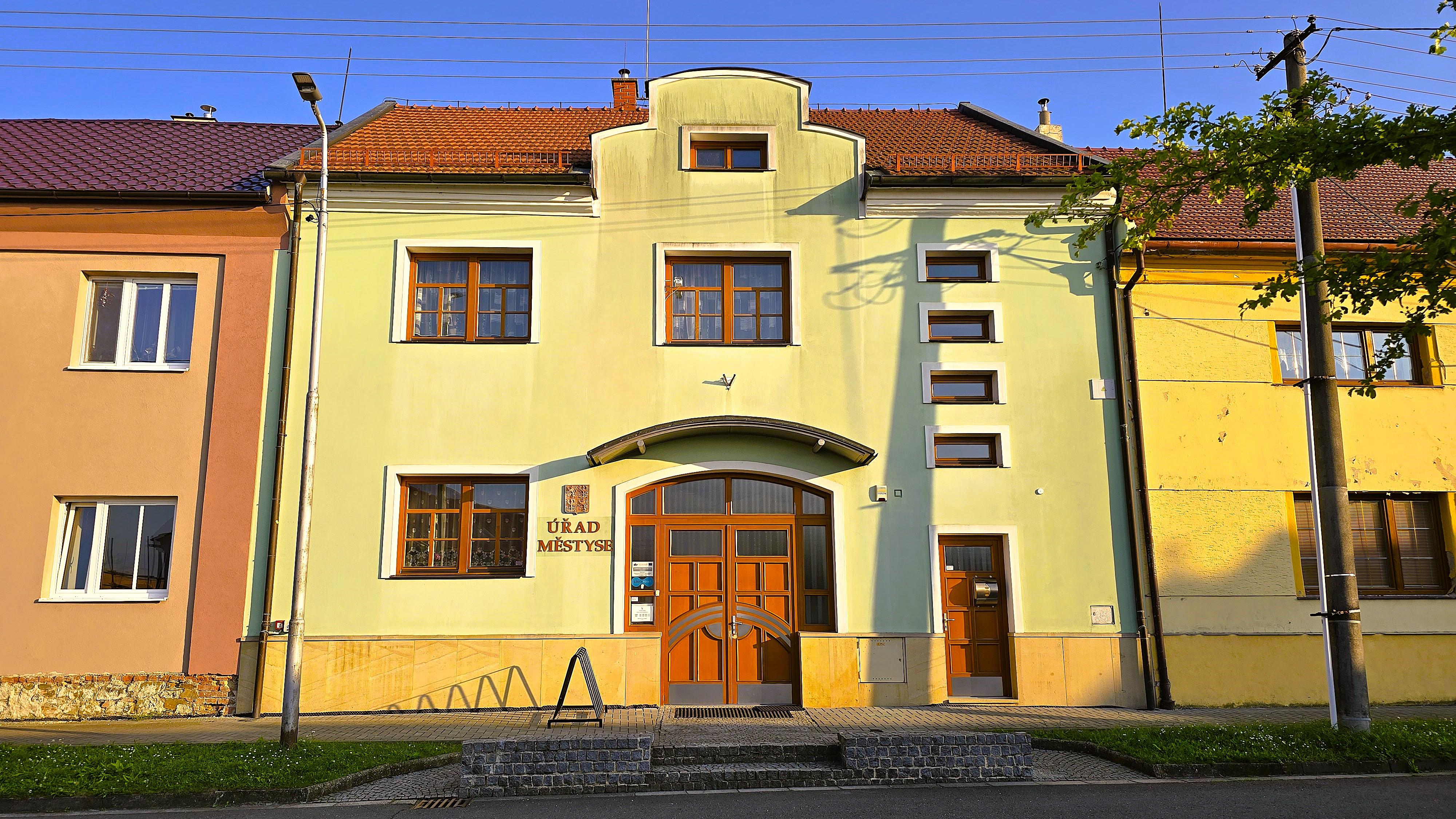 Nezamyslice - úřad městyse foto 2