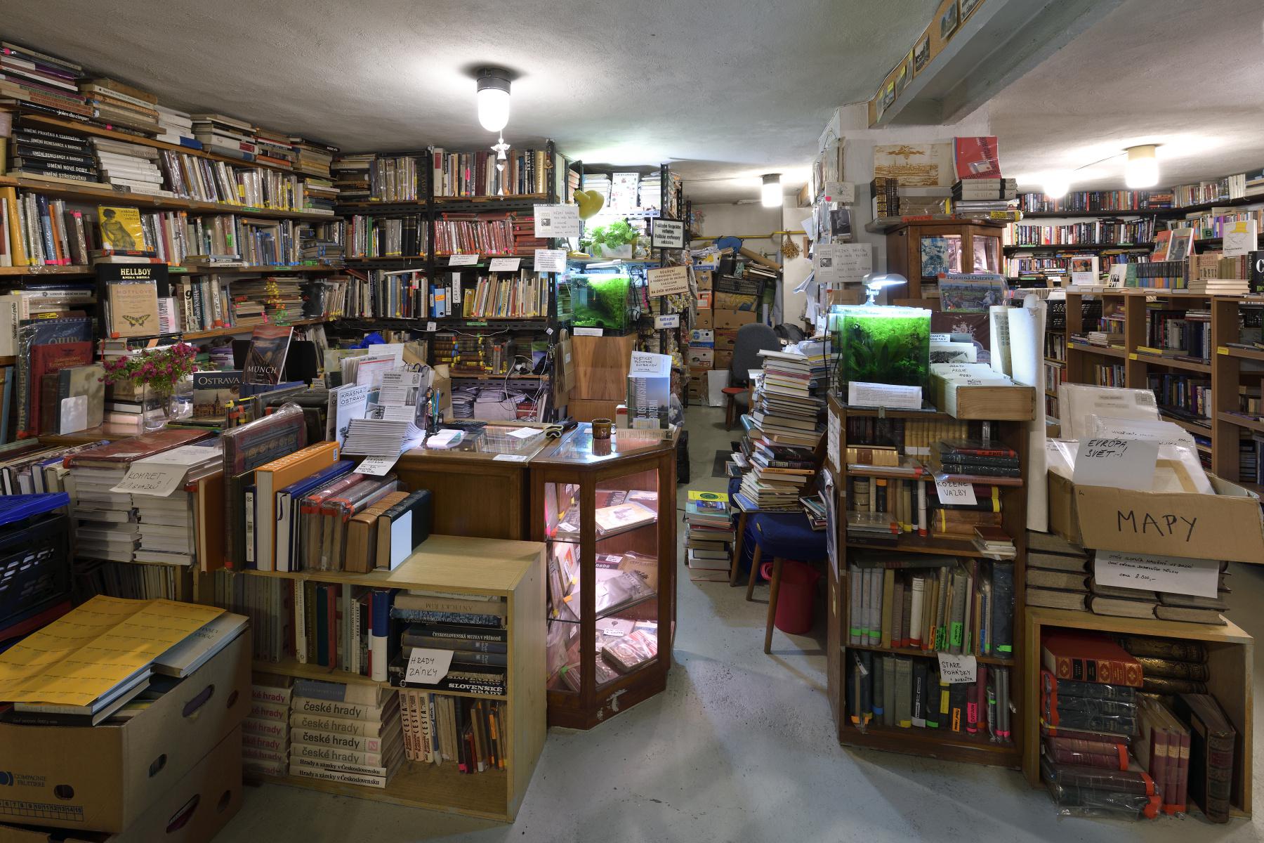 Antikvariát a klub Fiducia foto 2