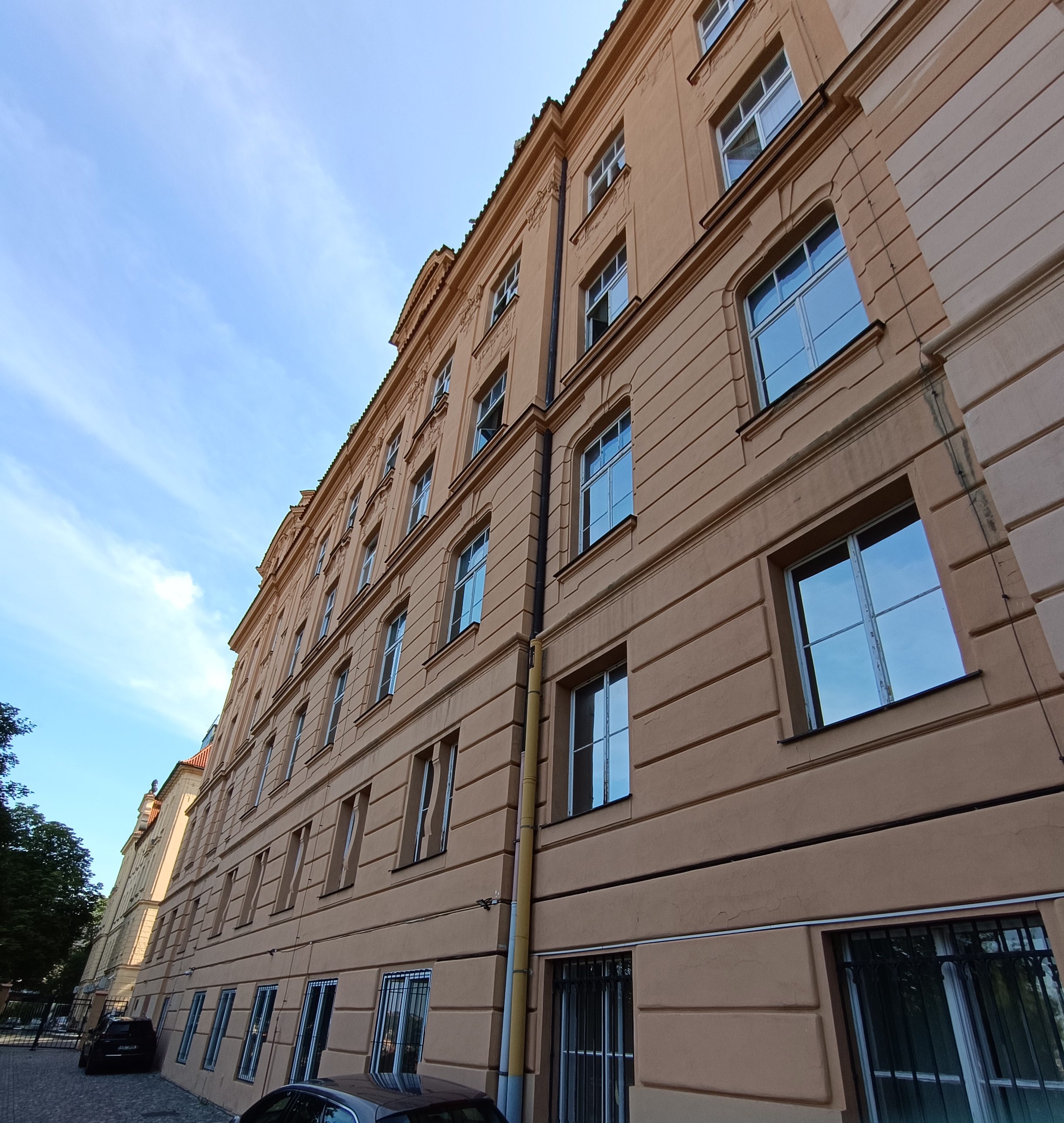 Knihovna Matematicko-fyzikální fakulty Univerzity Karlovy foto 3