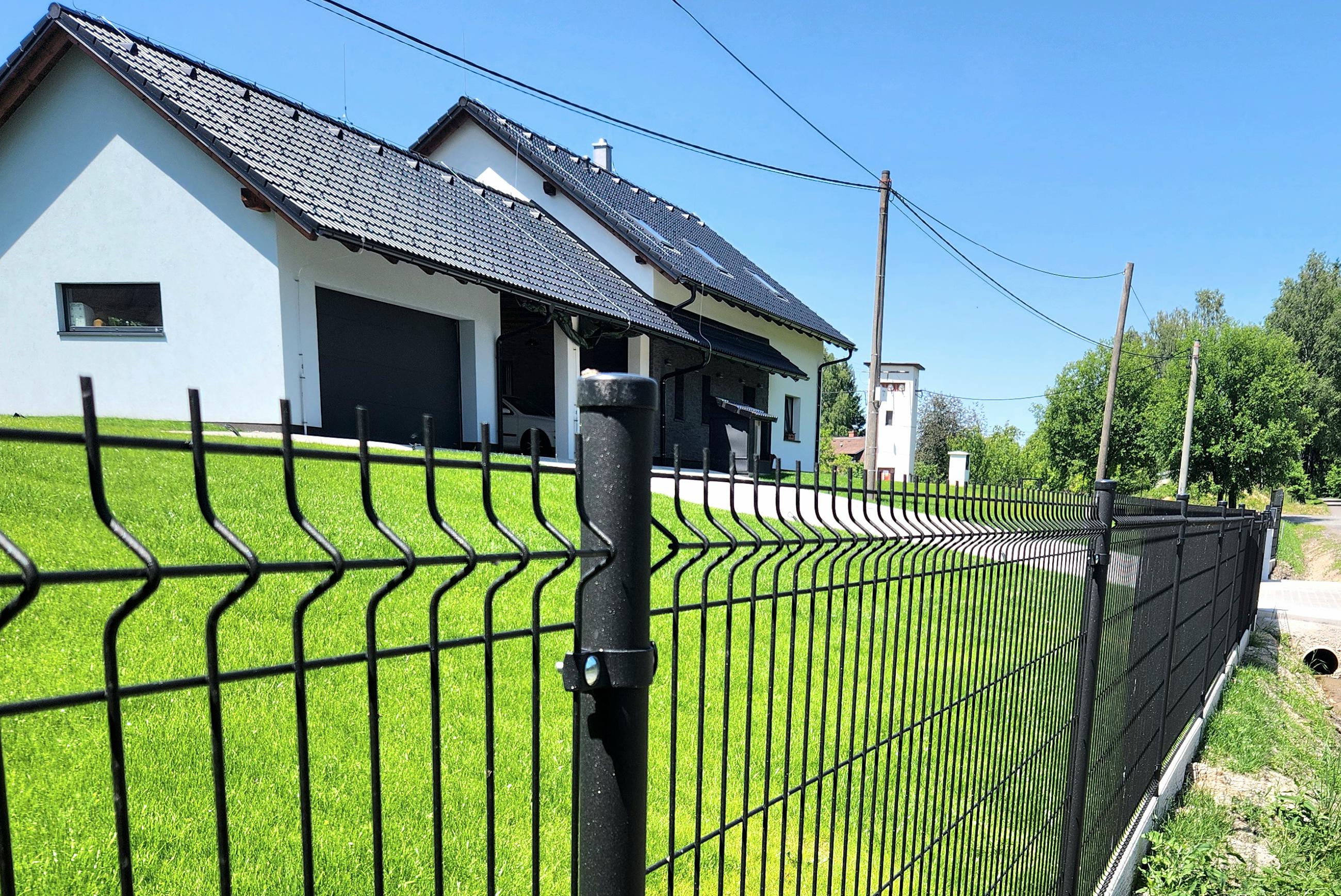 Kvalitní pevné pozinkované a dekorační pletivo.