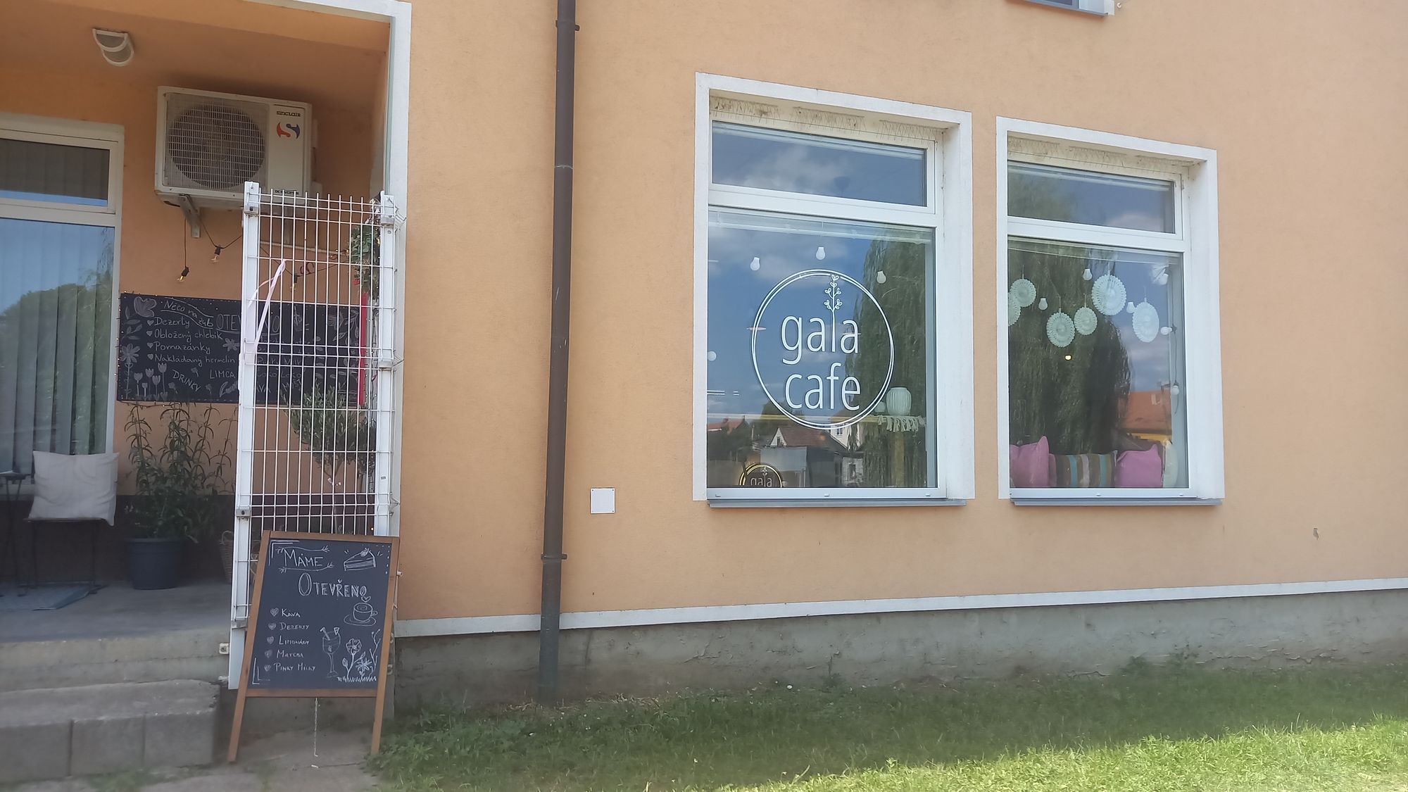 Gala cafe foto 2