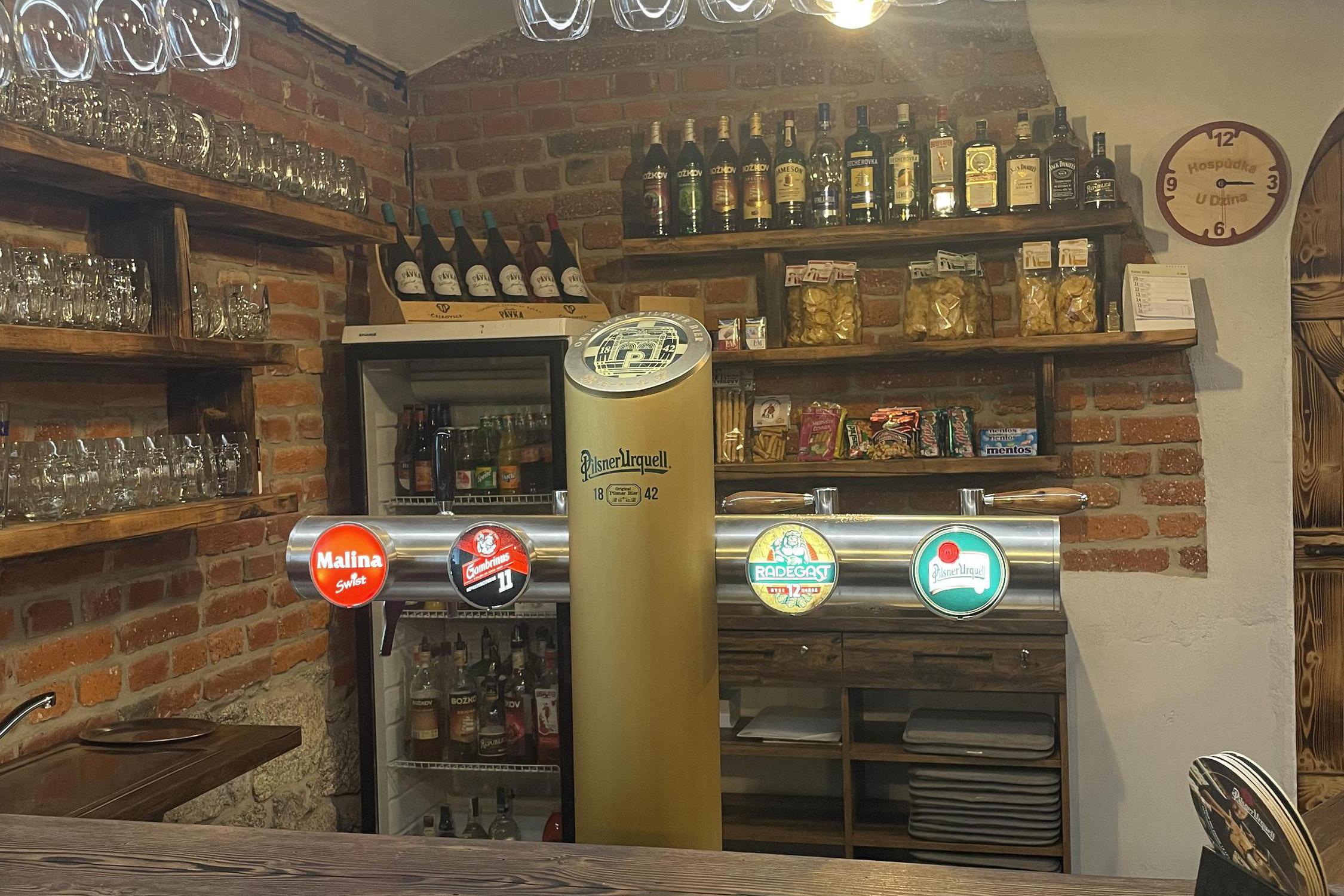 Hospůdka a apartmány U Dzina