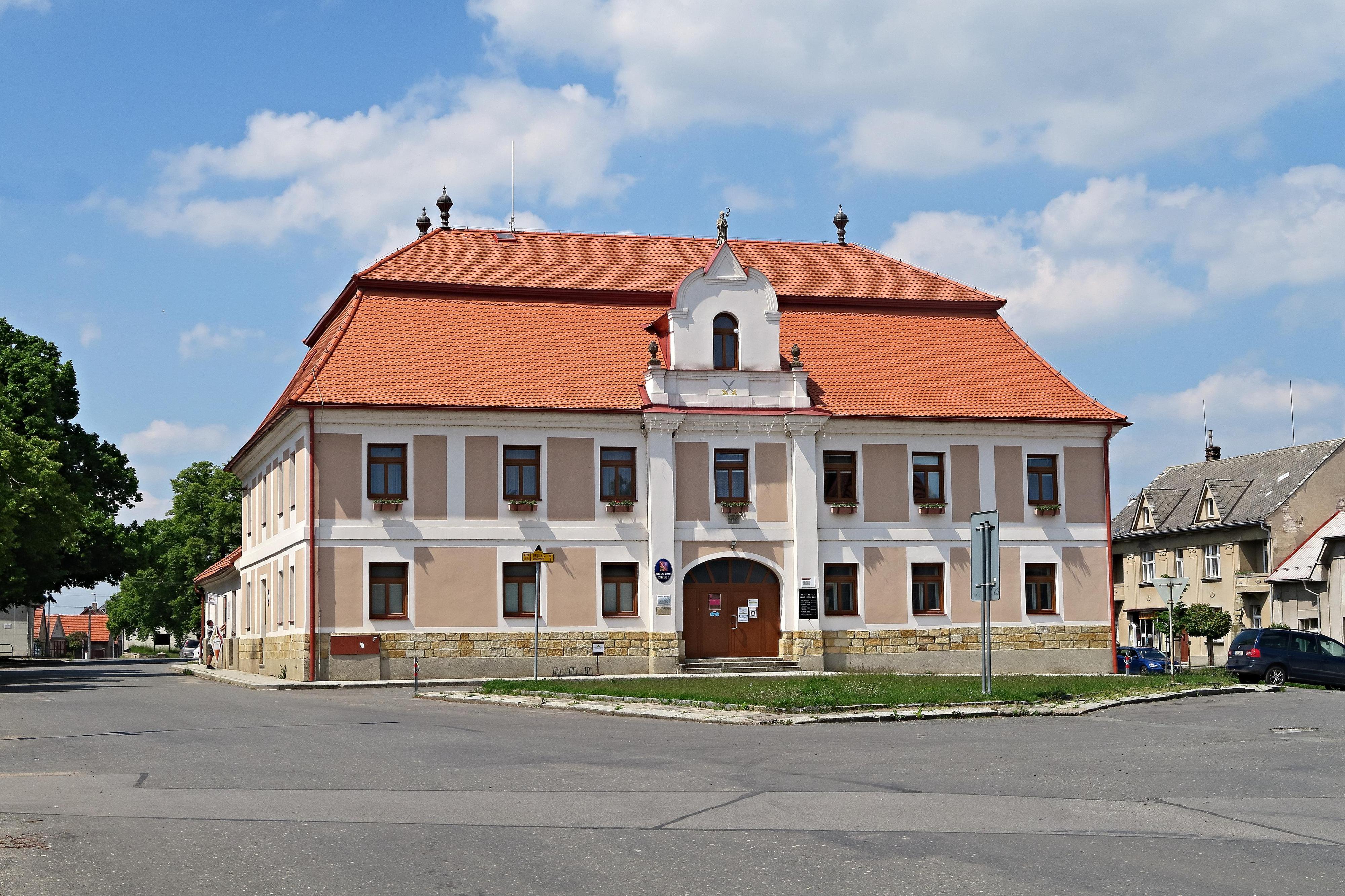 Žiželice - obecní úřad foto 4