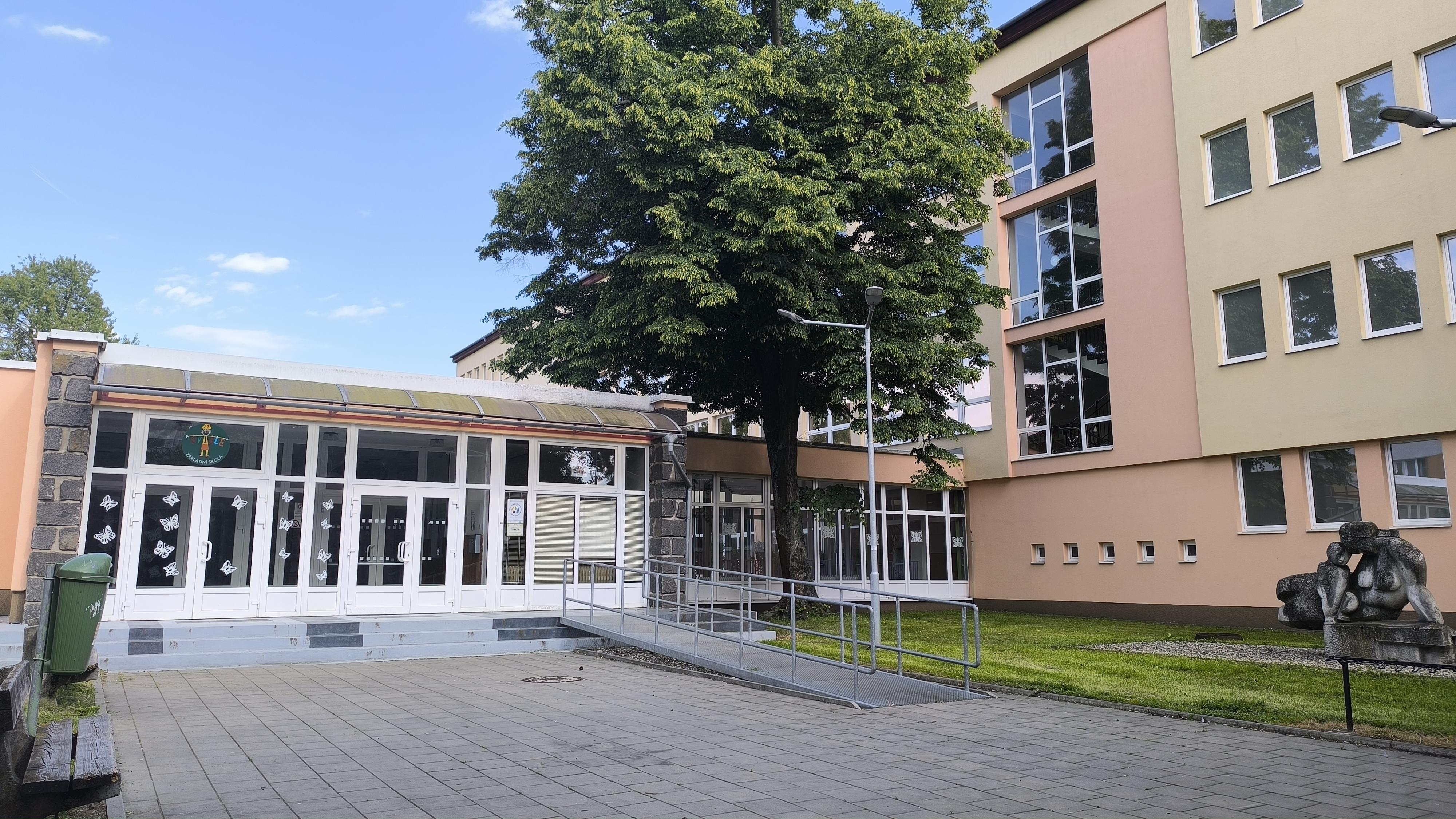ZŠ Přerov, Svisle foto 2
