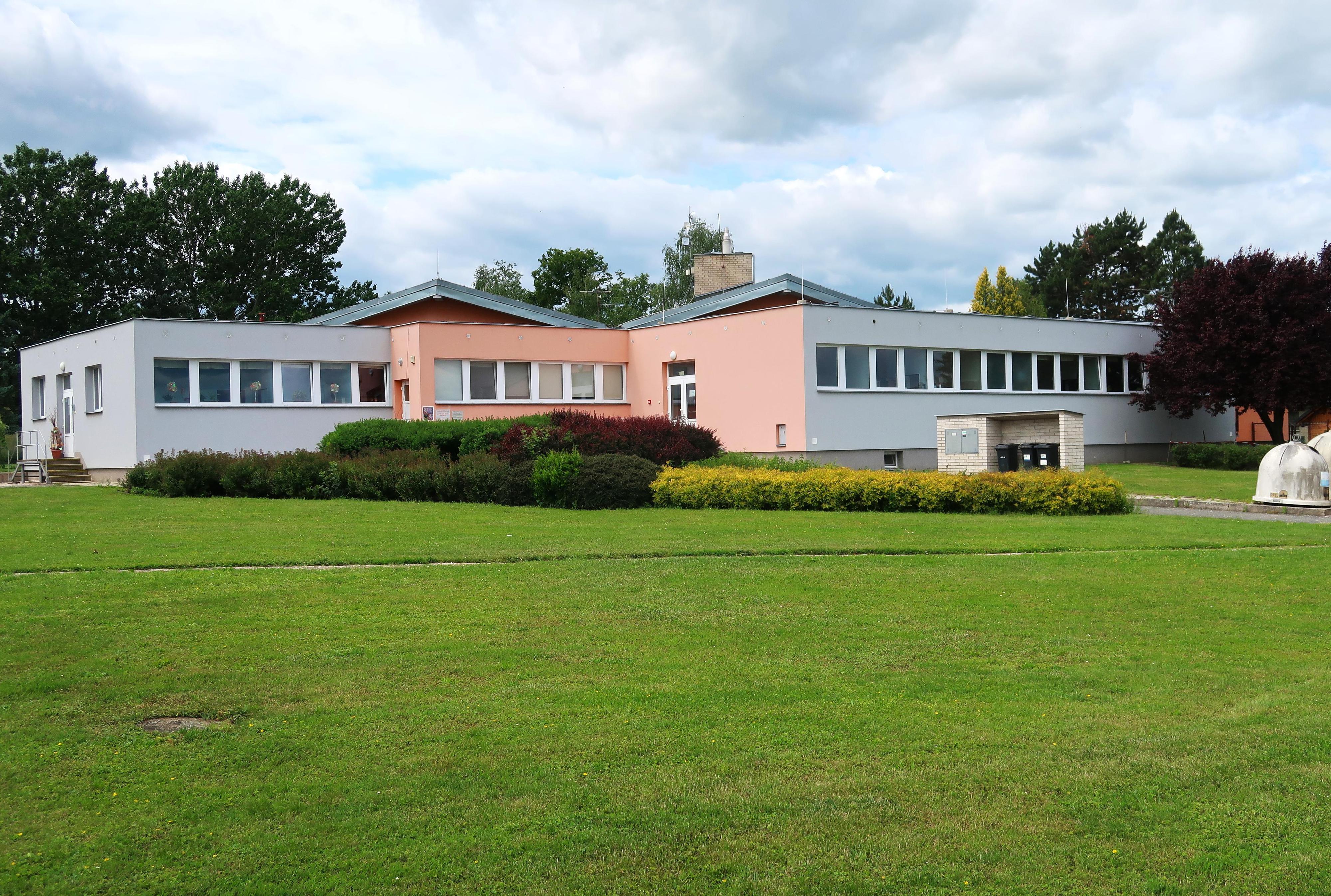 Základní škola a mateřská škola, Prasek