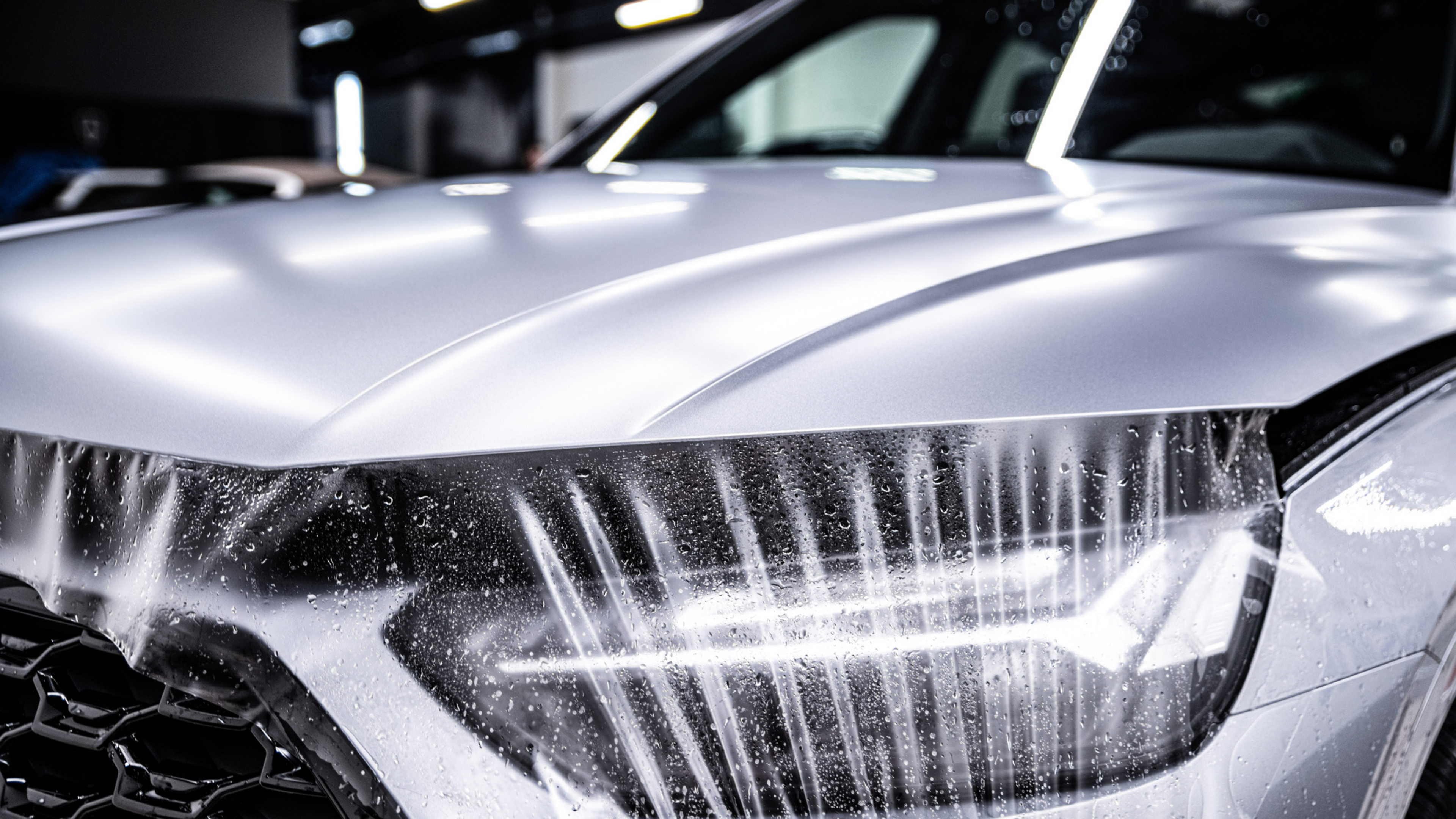 Aplikace ochranné fólie PPF - přední část vozu