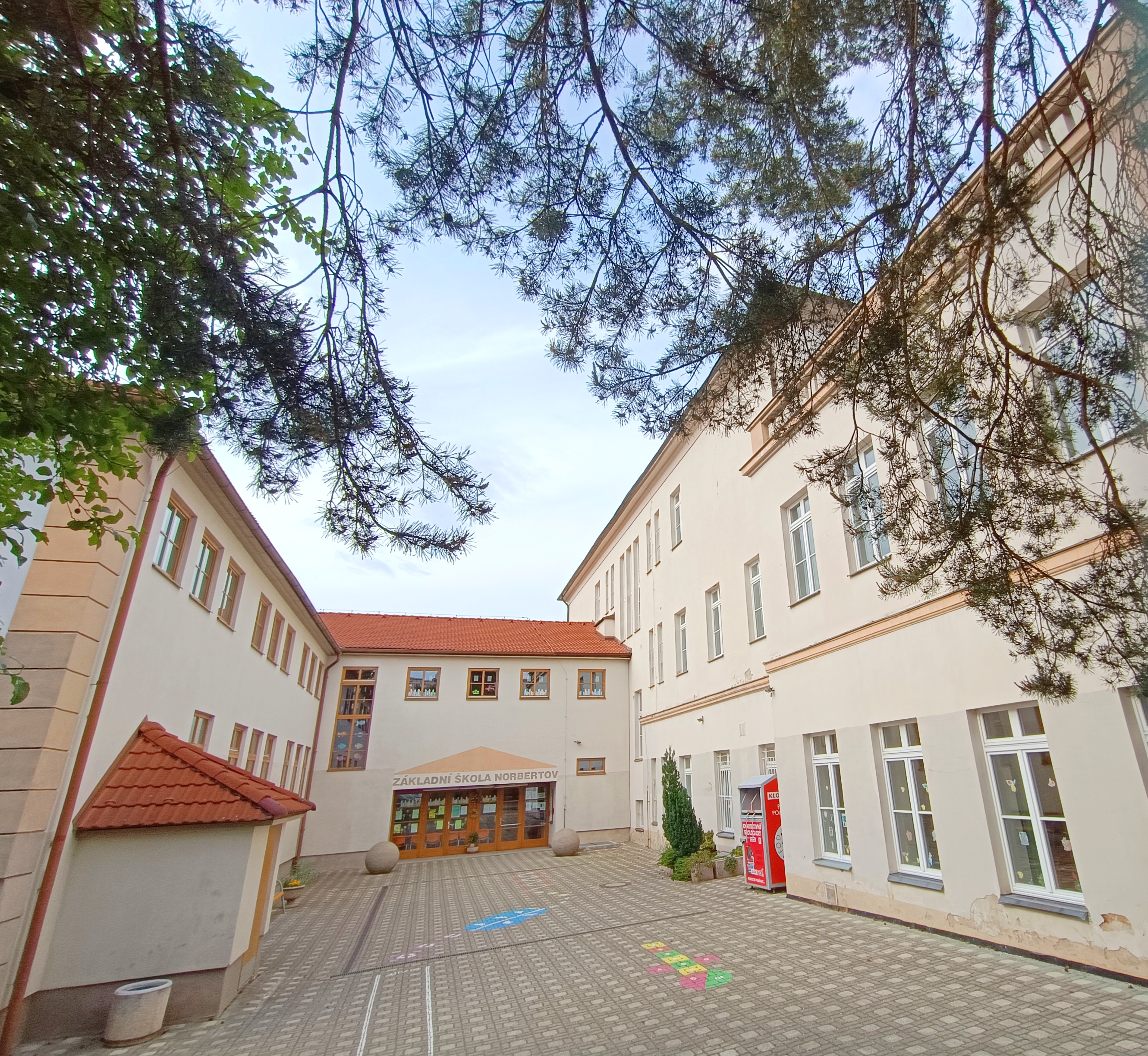 ZŠ Praha 6, Norbertov foto 3
