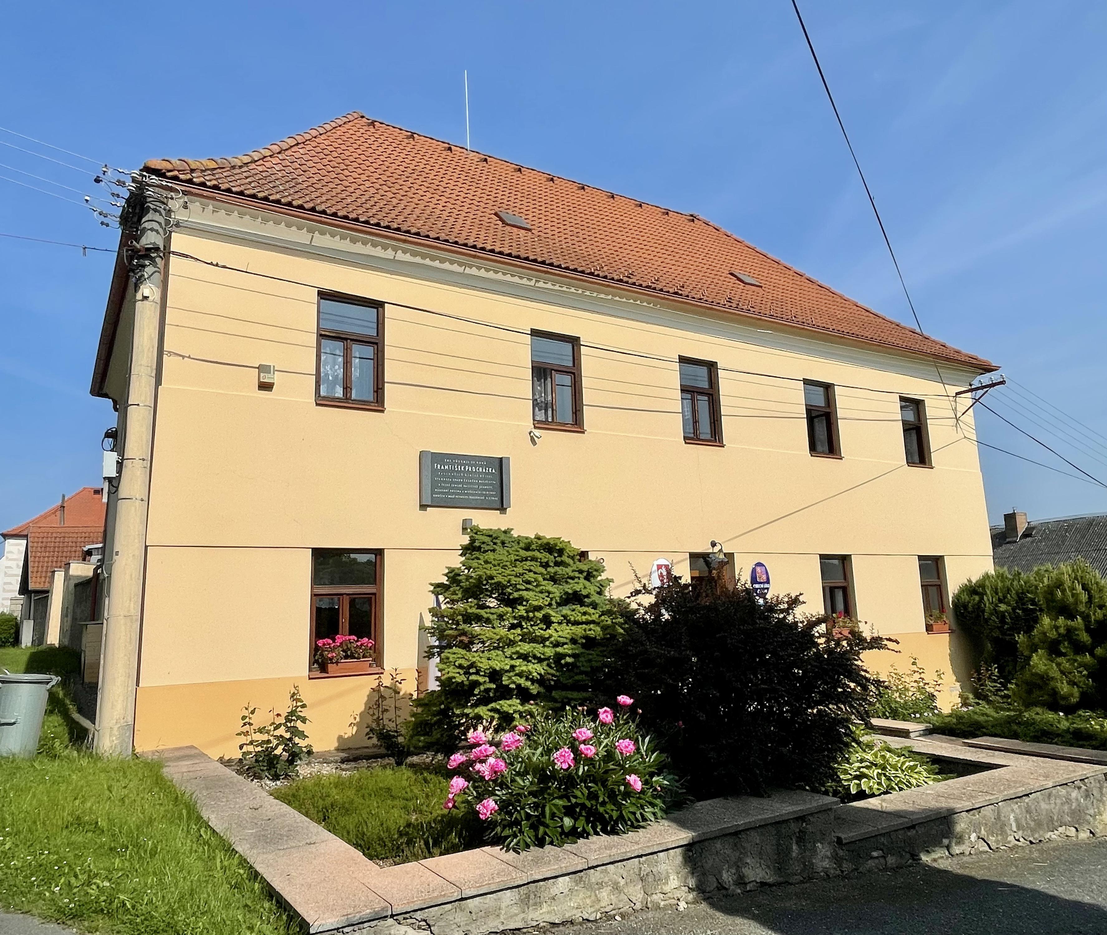 Čestín - obecní úřad foto 4