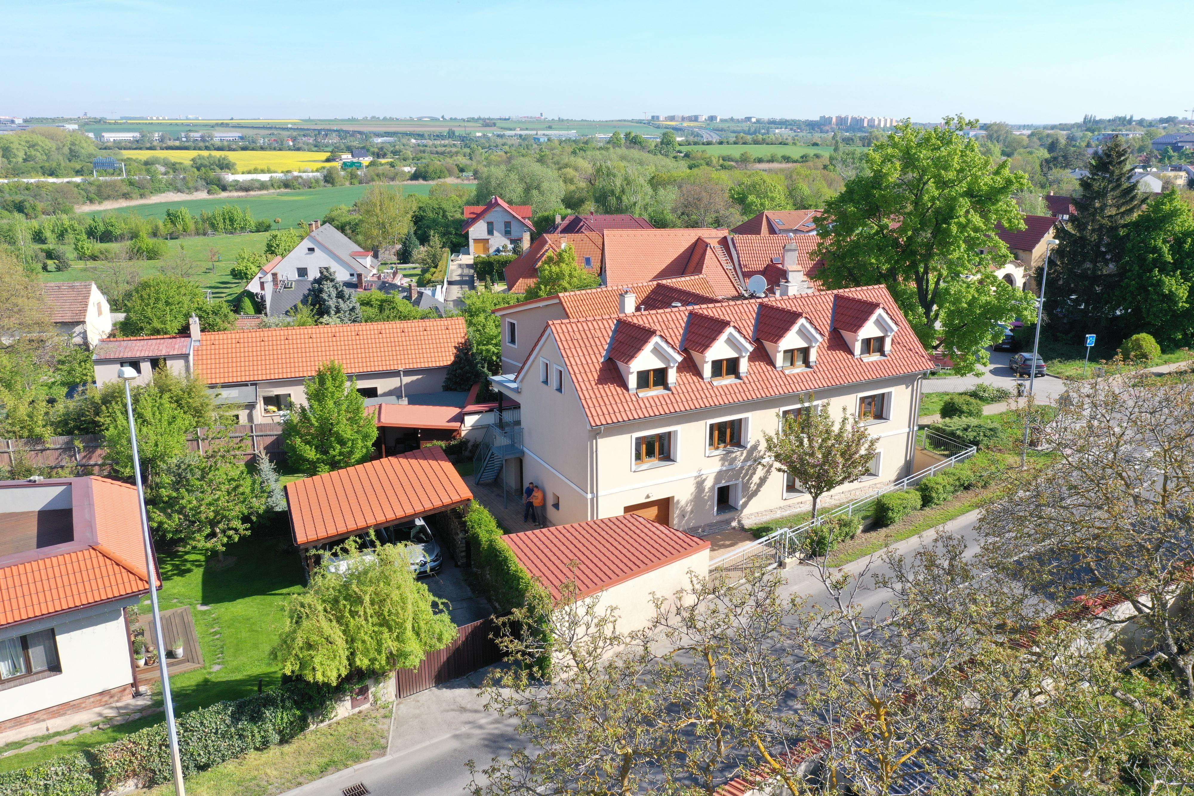 PRODEJ dvougeneračního domu Praha 5 - Zličín