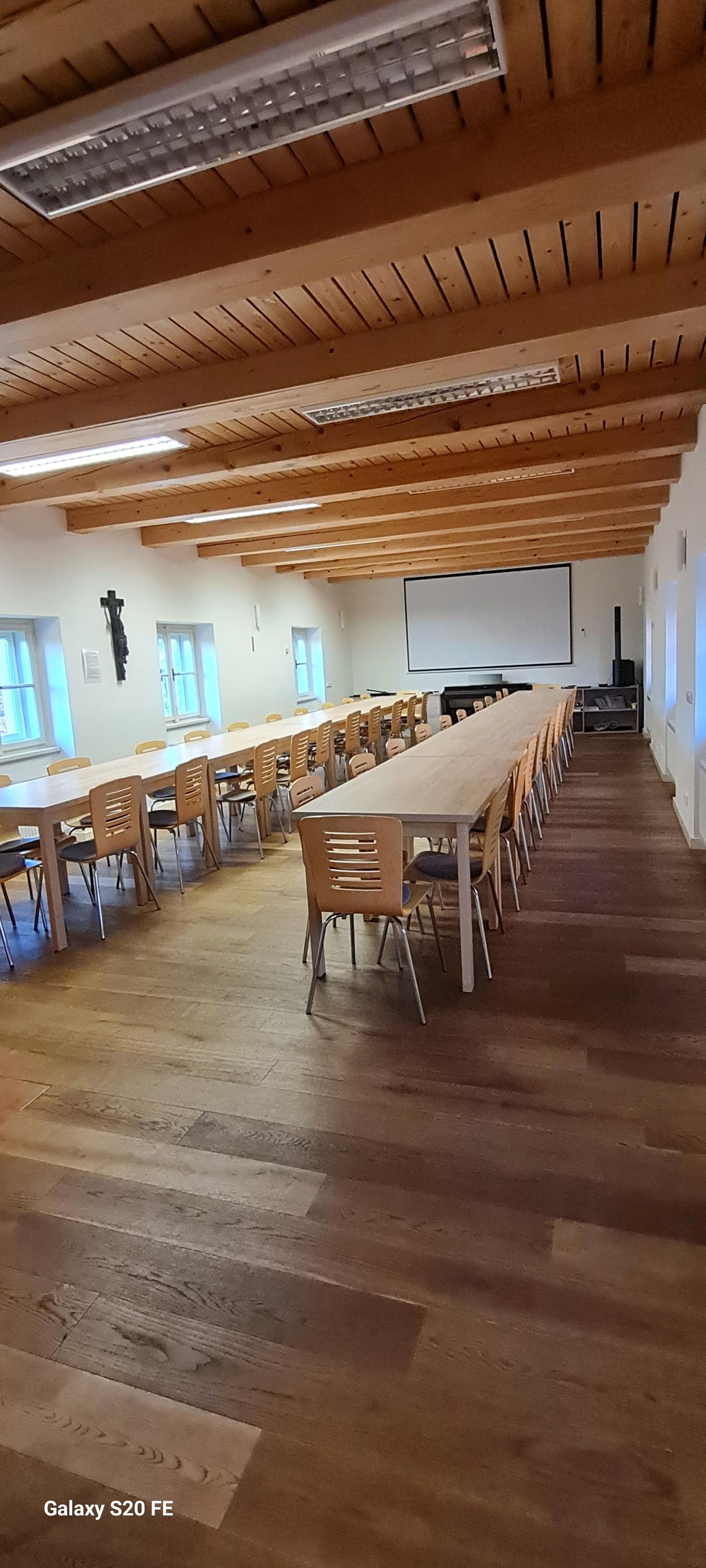 Komunitní Centrum Farní Dvůr foto 2