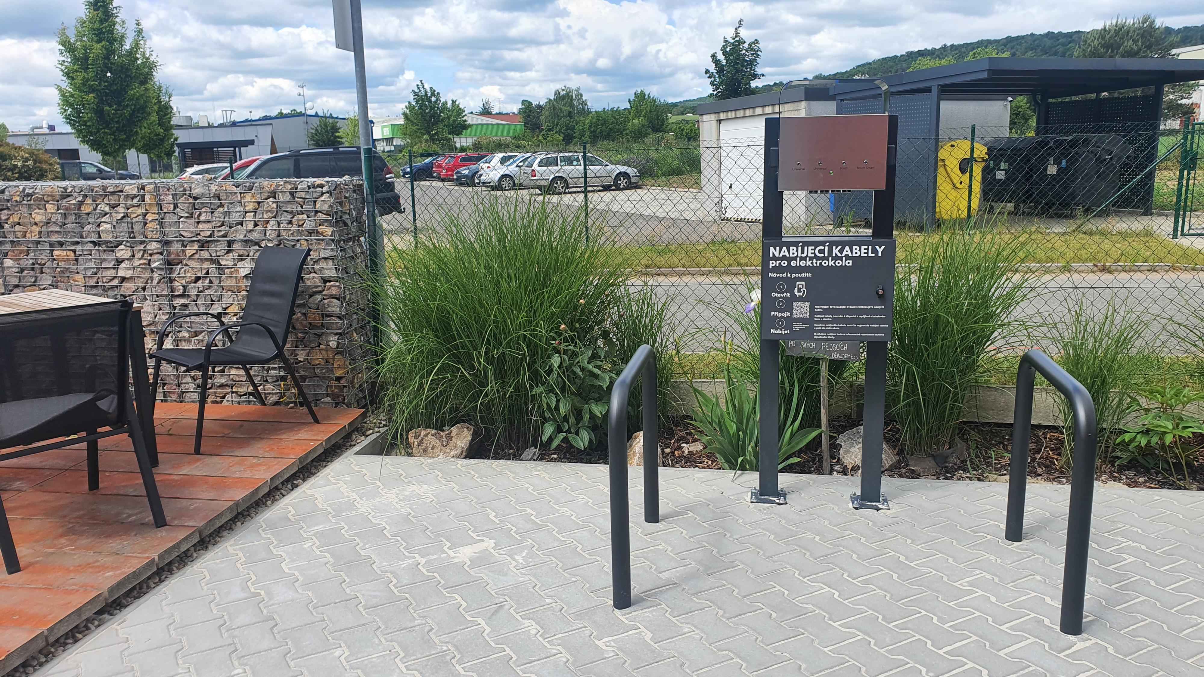 Nabíjecí stanice Malá pekárna Nadi Pohlreichové