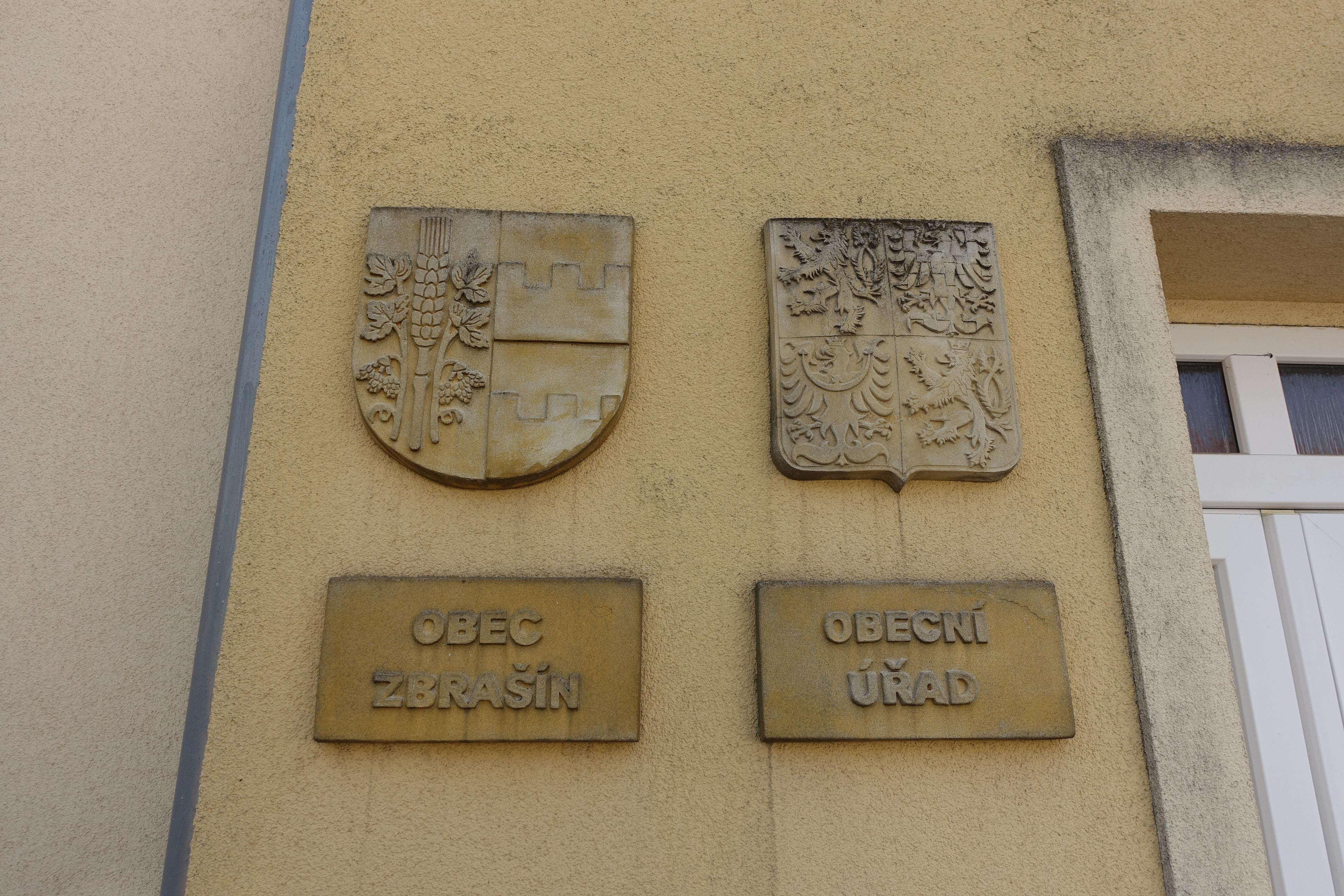 Zbrašín - obecní úřad foto 2