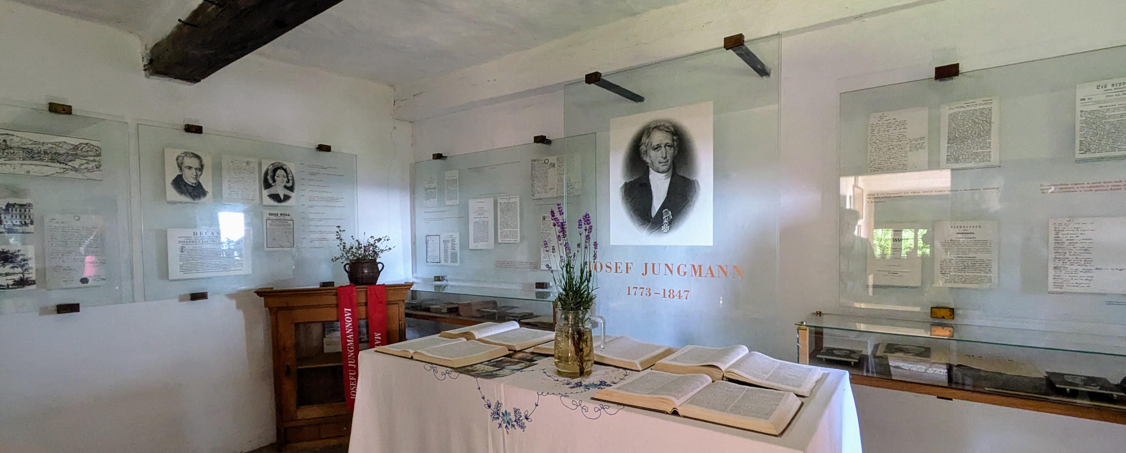 Památník Josefa Jungmanna foto 5