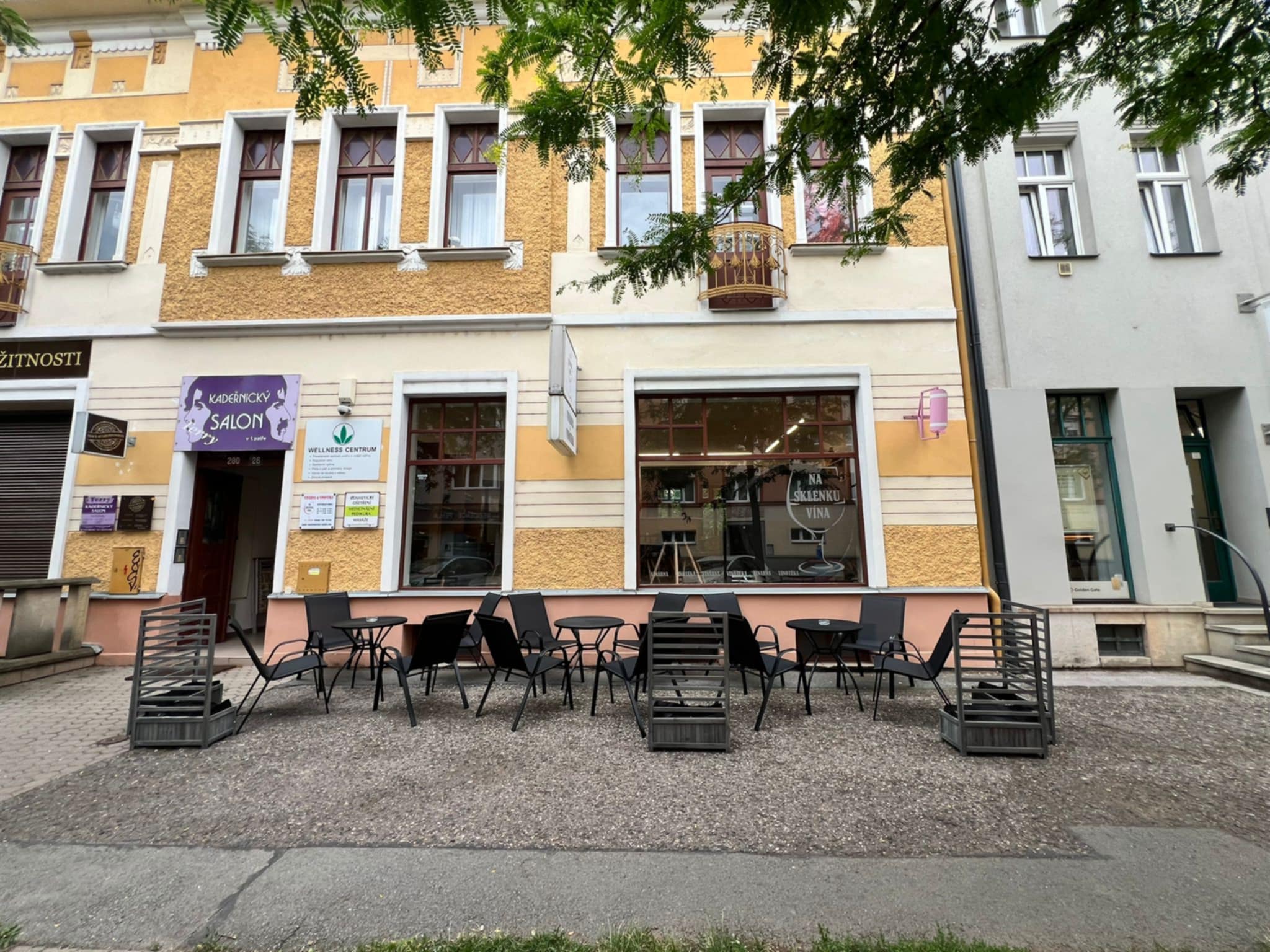 Na sklenku vína foto 5