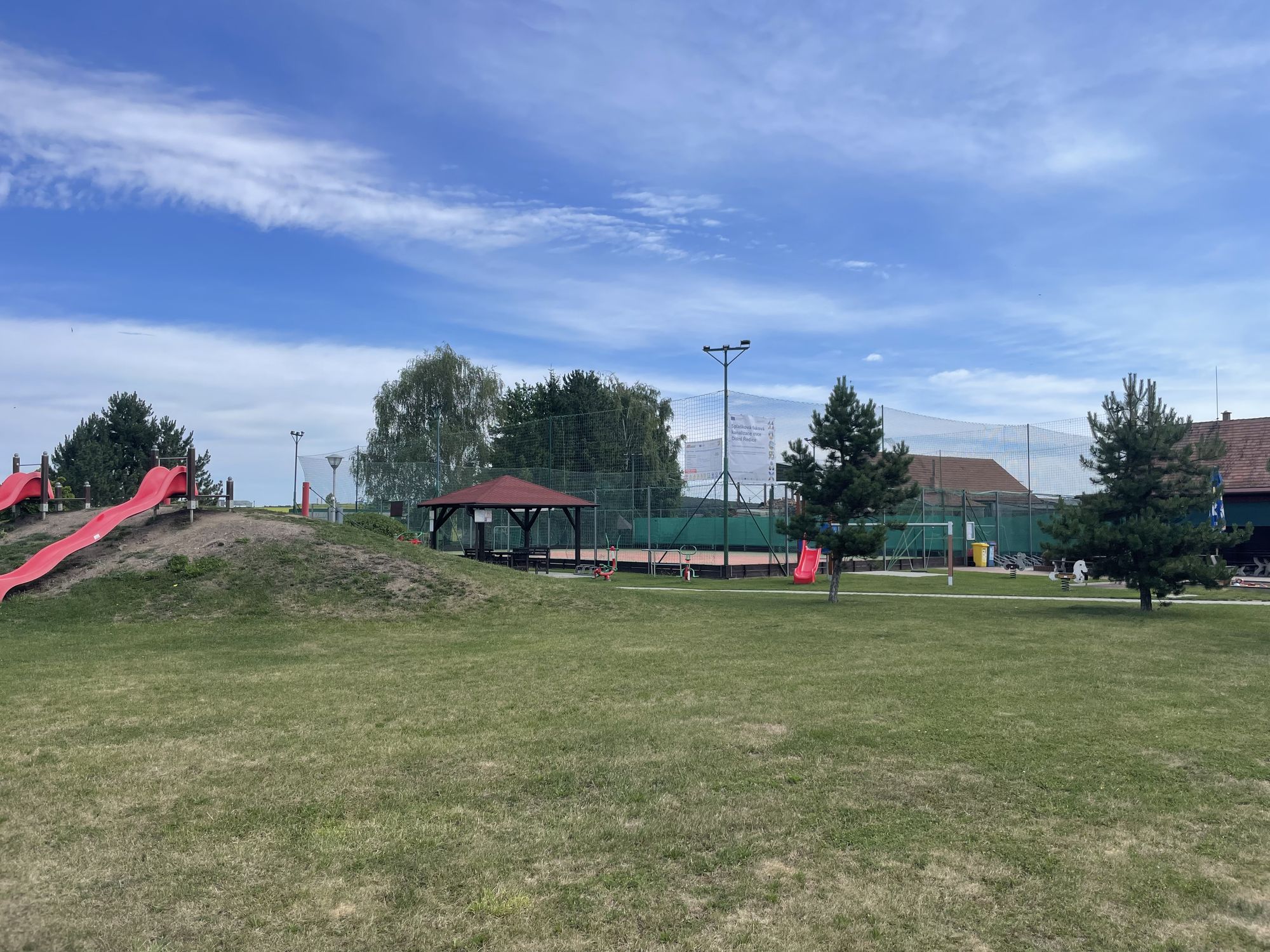Multifunkční hřiště Dolní Ředice foto 2