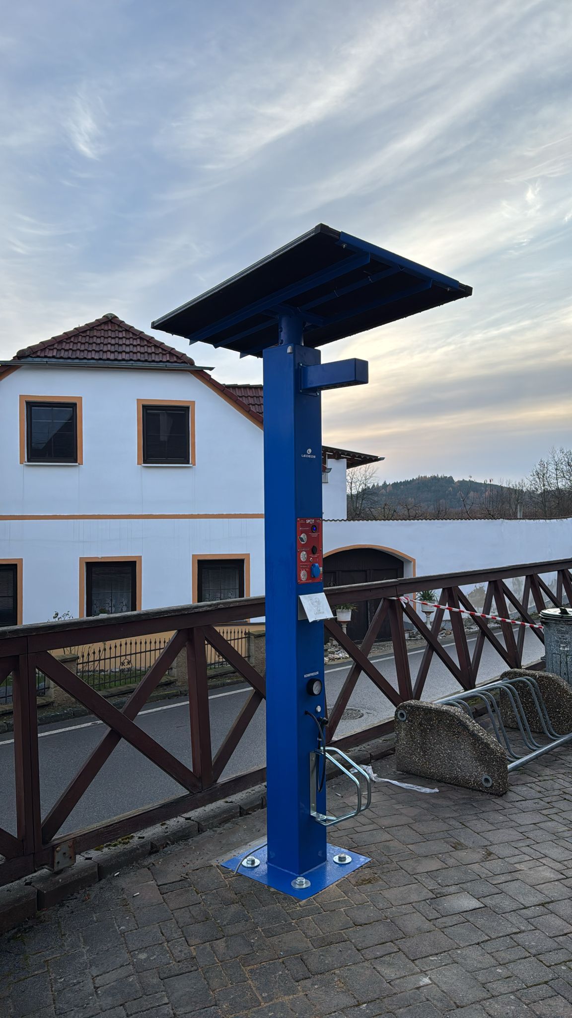 Dobíjecí stanice pro elektrokola Truskovice foto 2