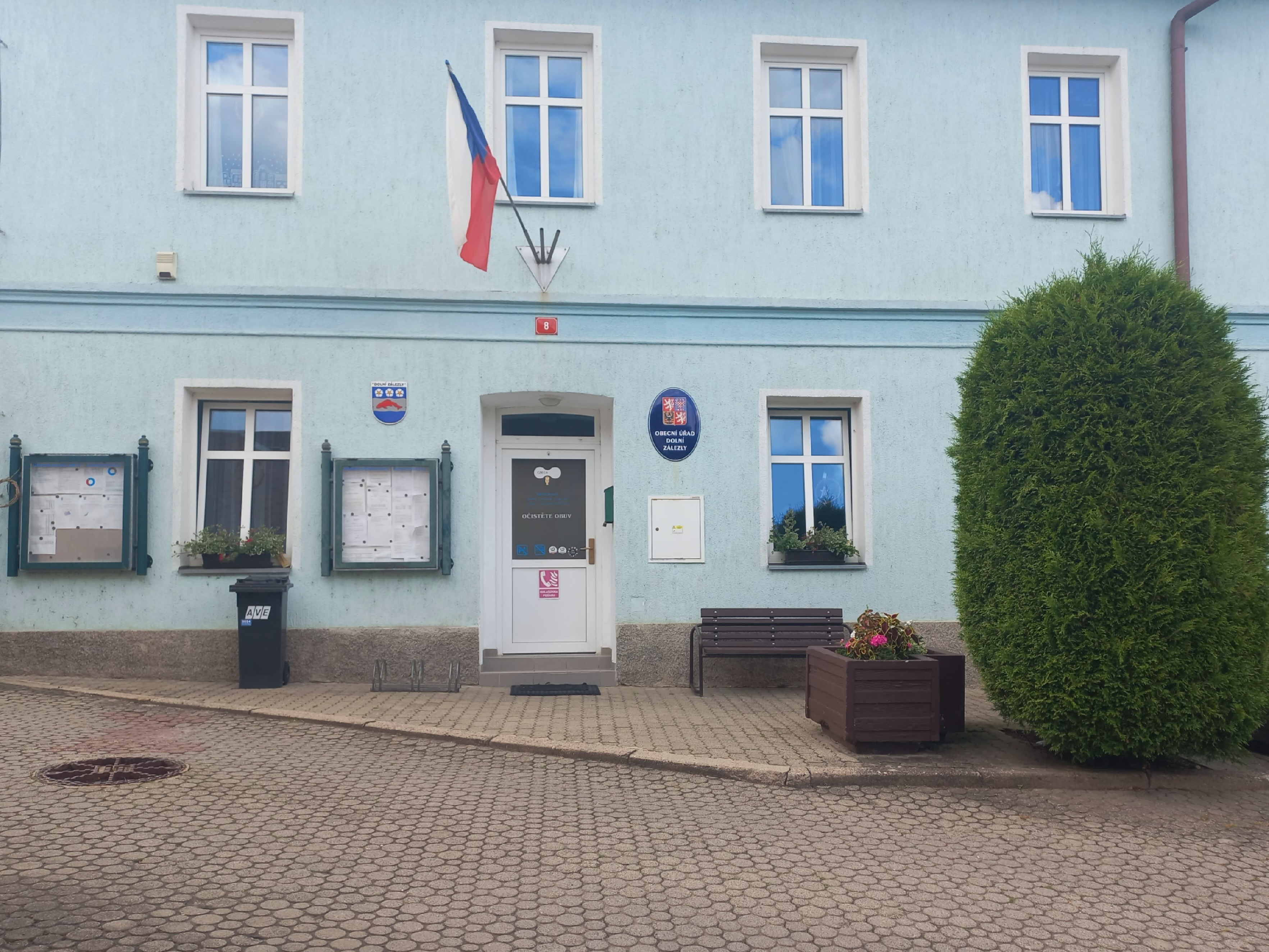 Dolní Zálezly - obecní úřad foto 4