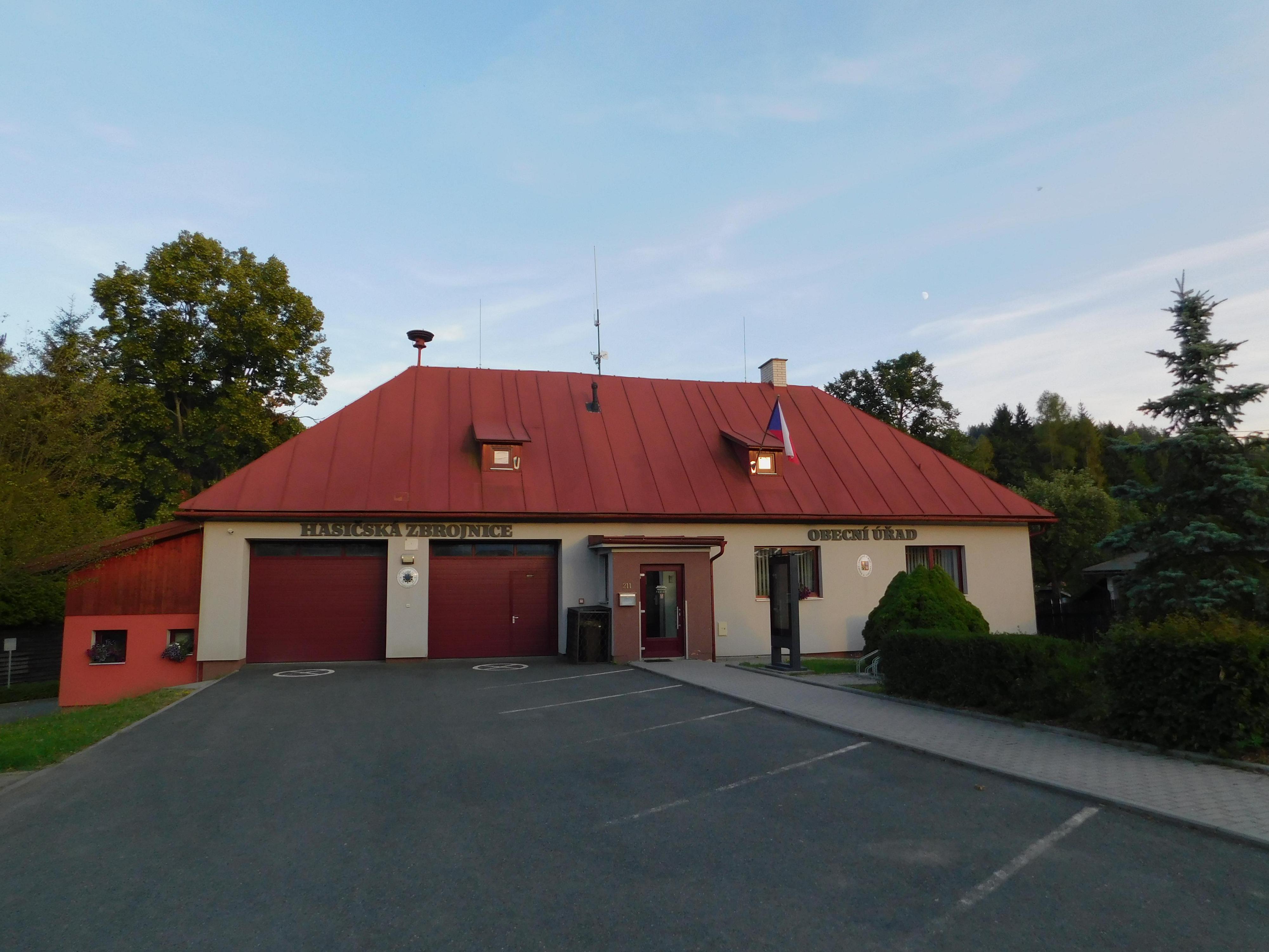 Lhota u Vsetína - obecní úřad foto 3