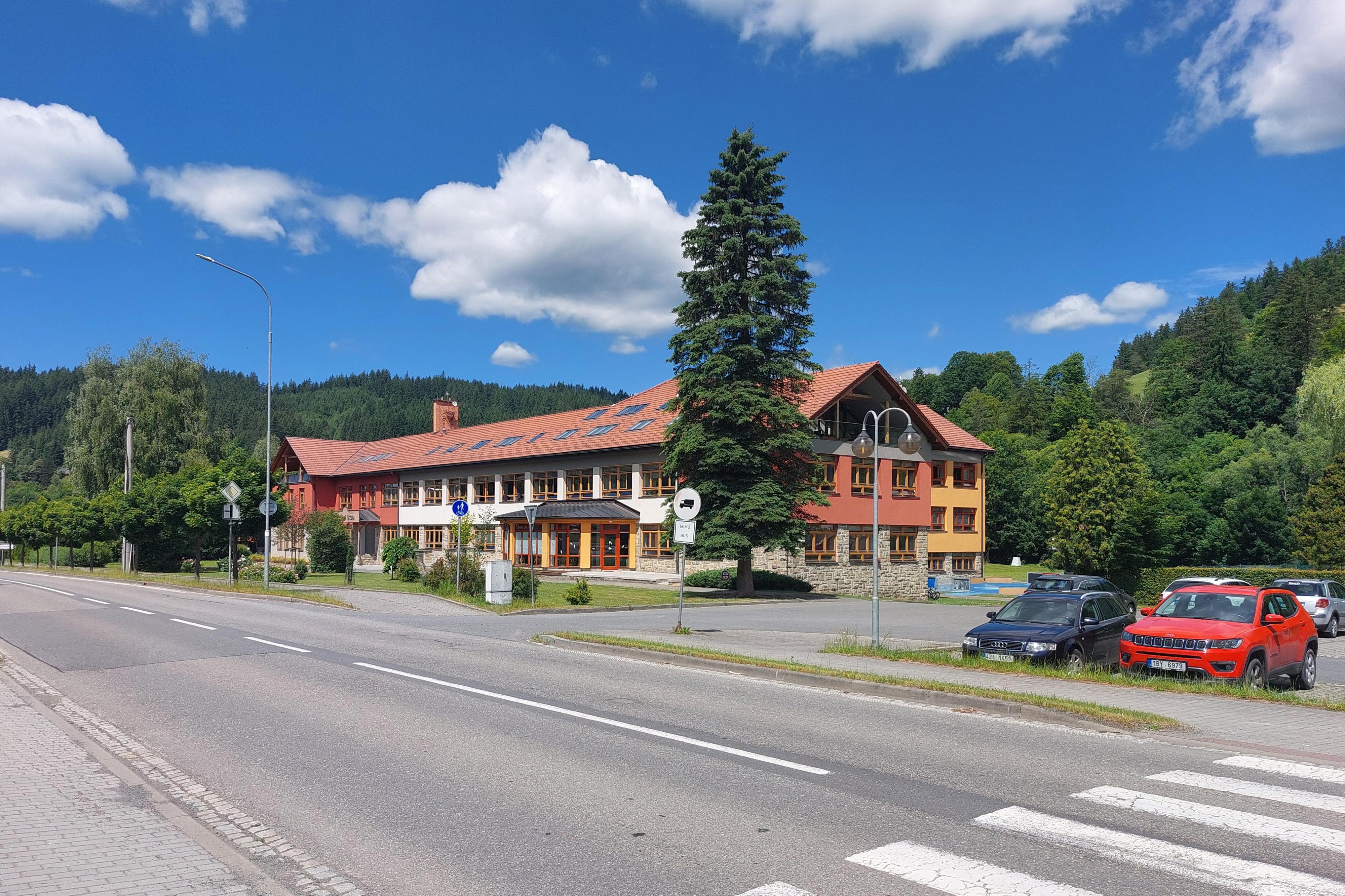 Základní škola Velké Karlovice, okres Vsetín foto 4