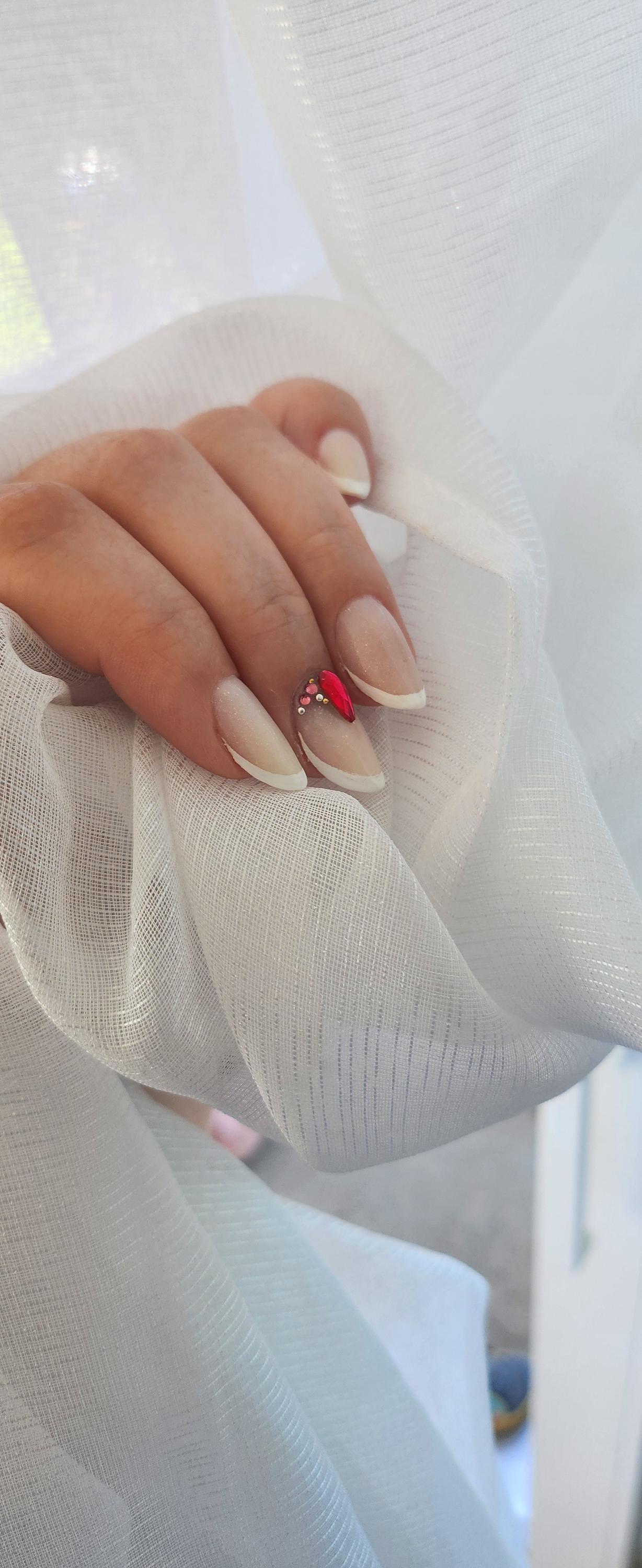 Moni nails - modeláž nehtů a pedikúra foto 3