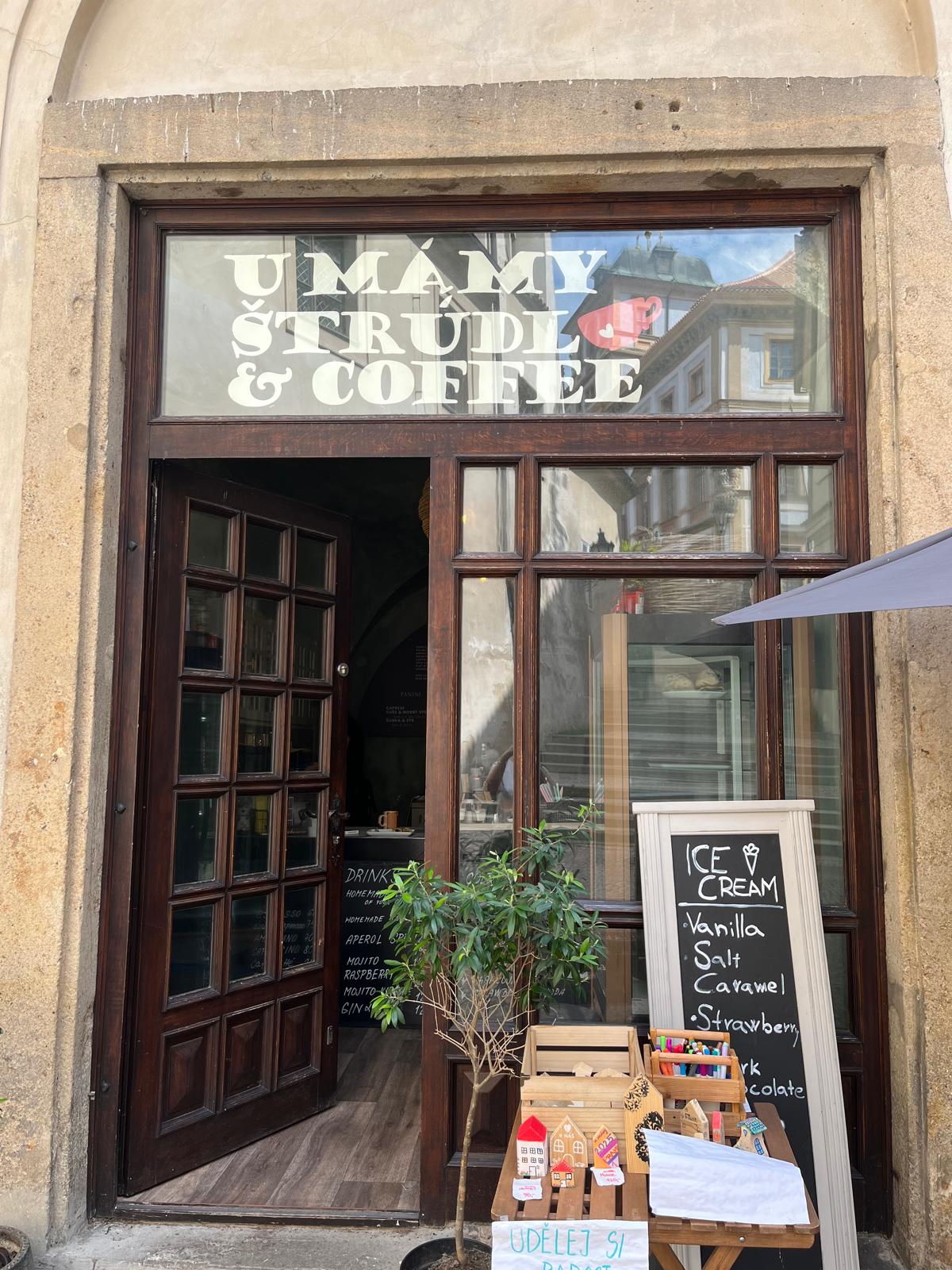 U mámy štrúdl a coffee foto 2