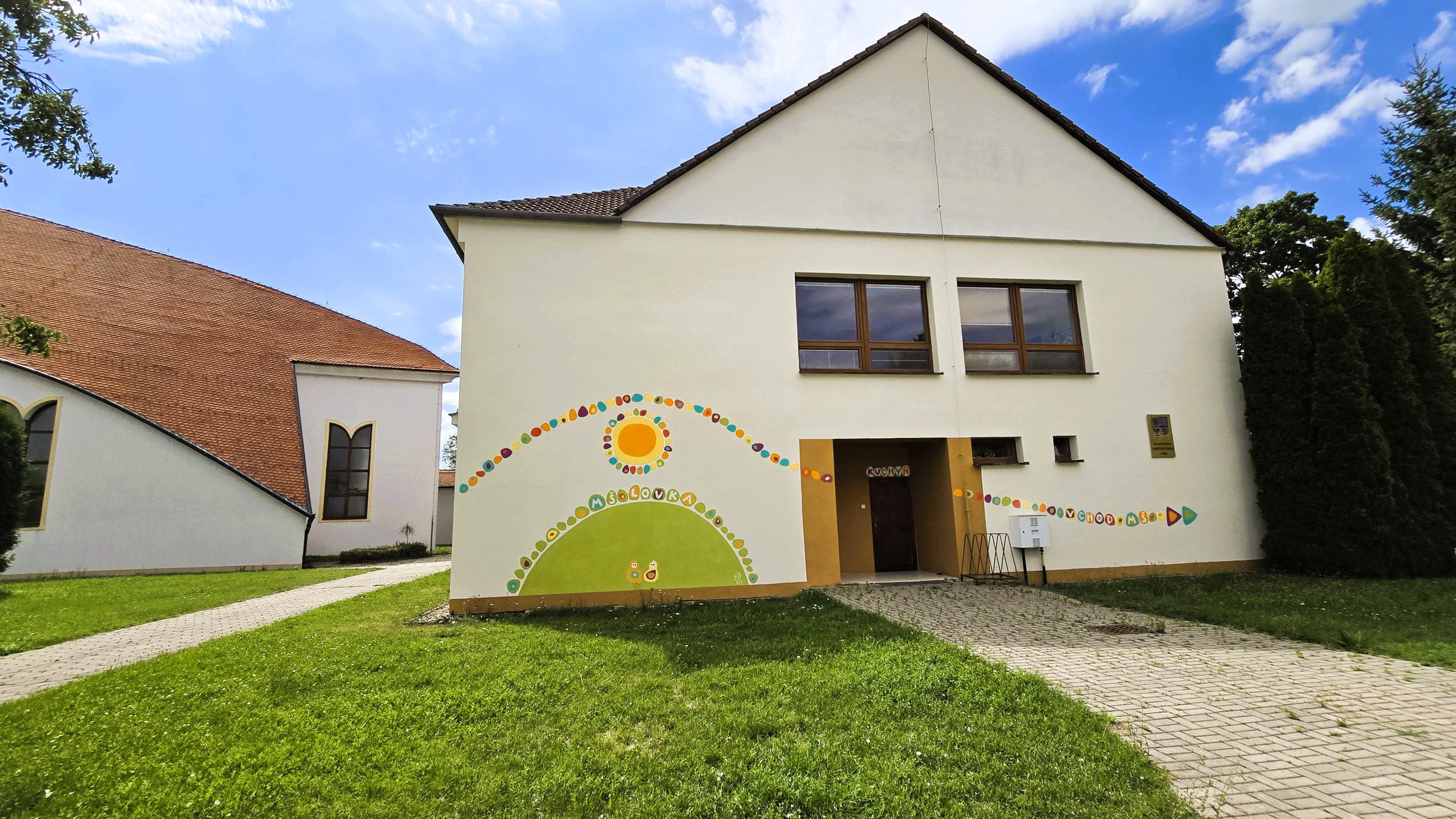 ZŠ a MŠ Louka foto 2