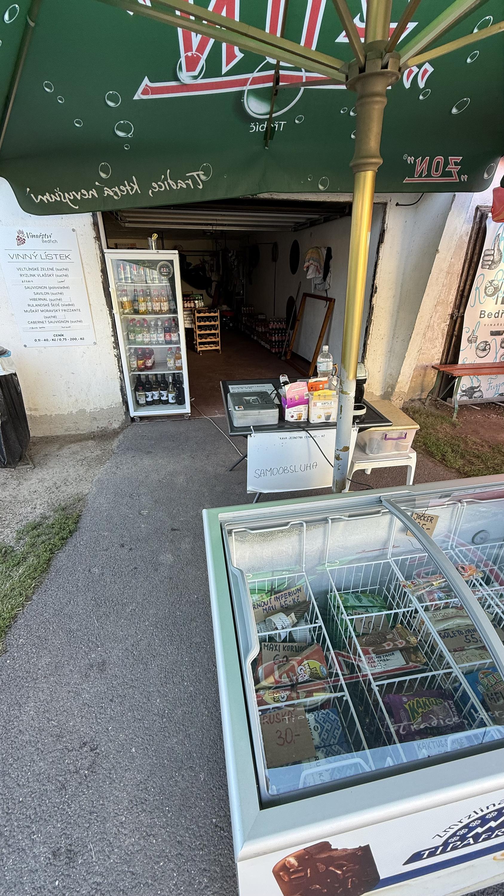 Samoobslužný stánek foto 5