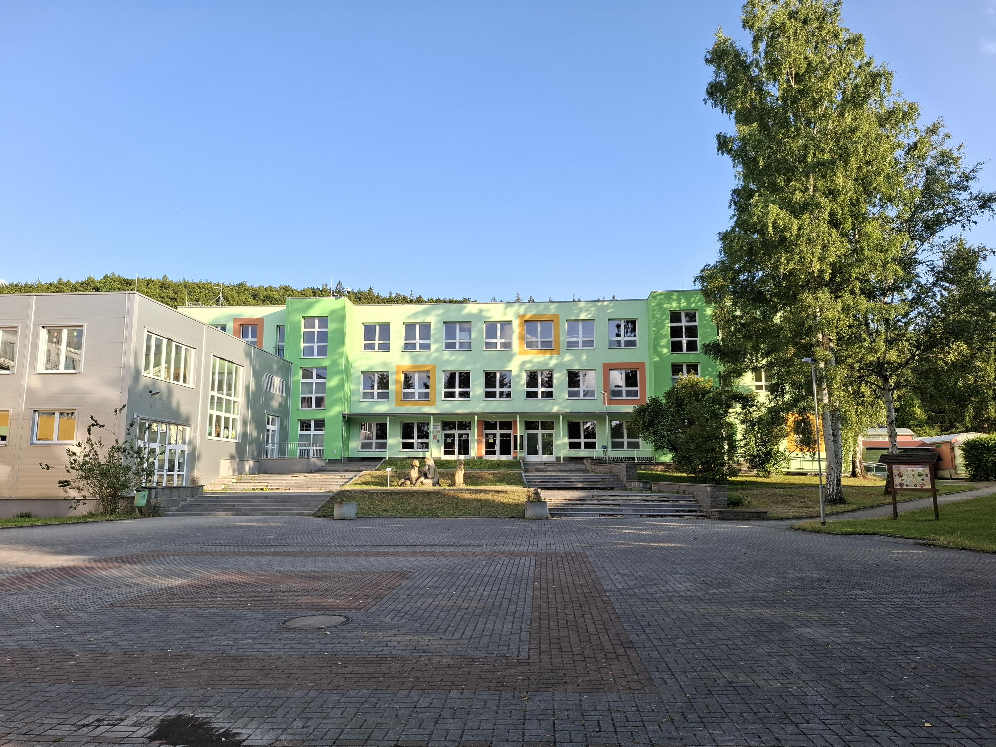 ZŠ Karlovy Vary, Poštovní foto 3