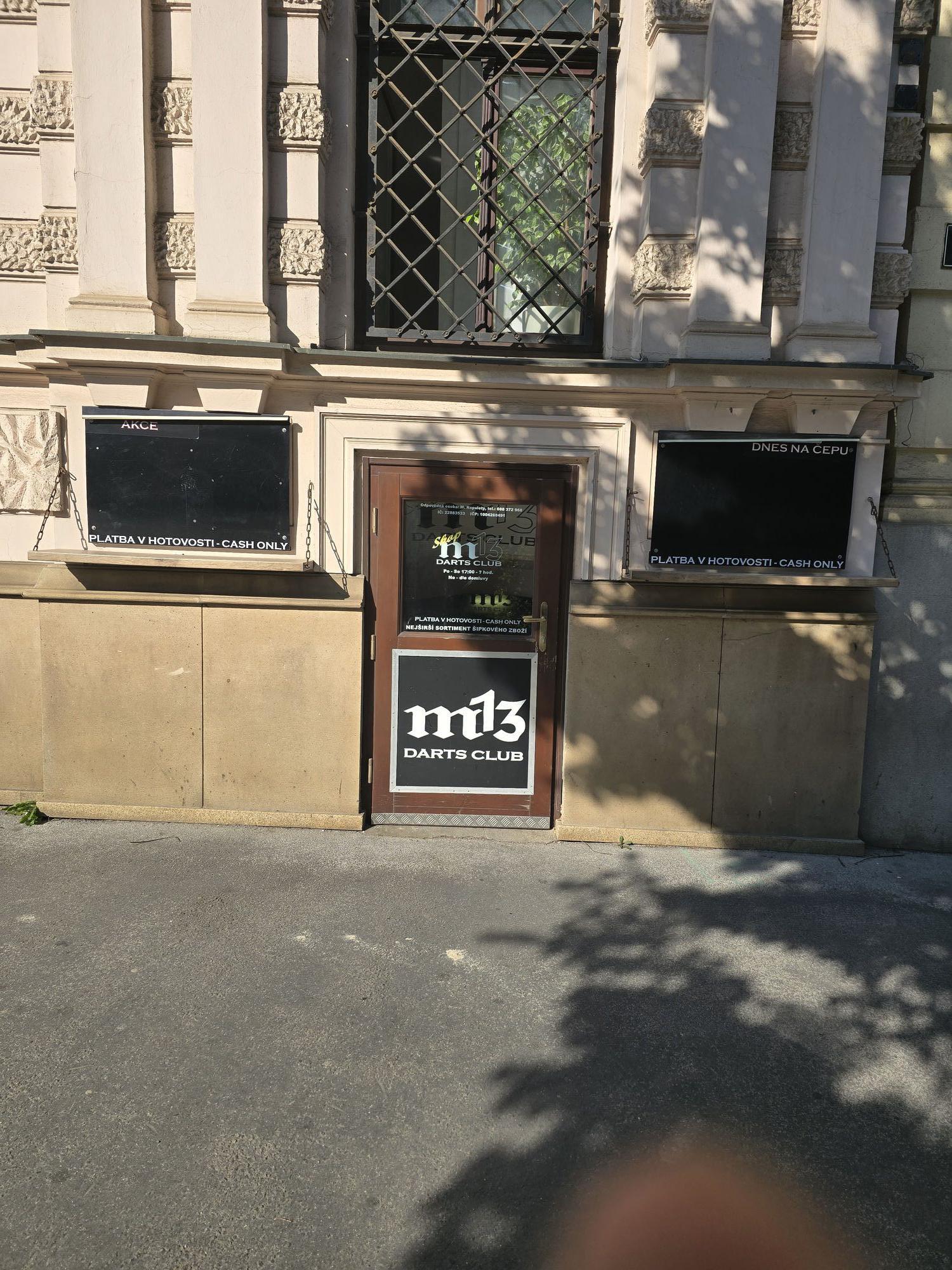 m13 darts club & shop foto 4