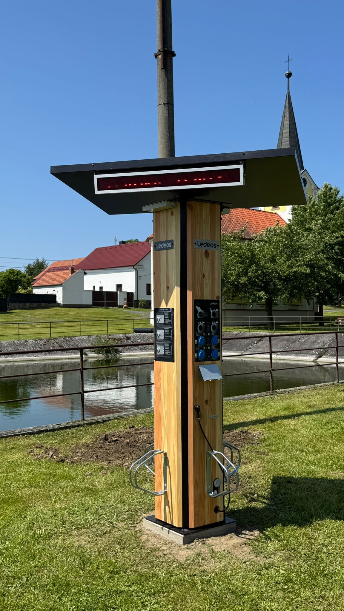 Multifunkční dobíjecí stanice Velký Malahov foto 5