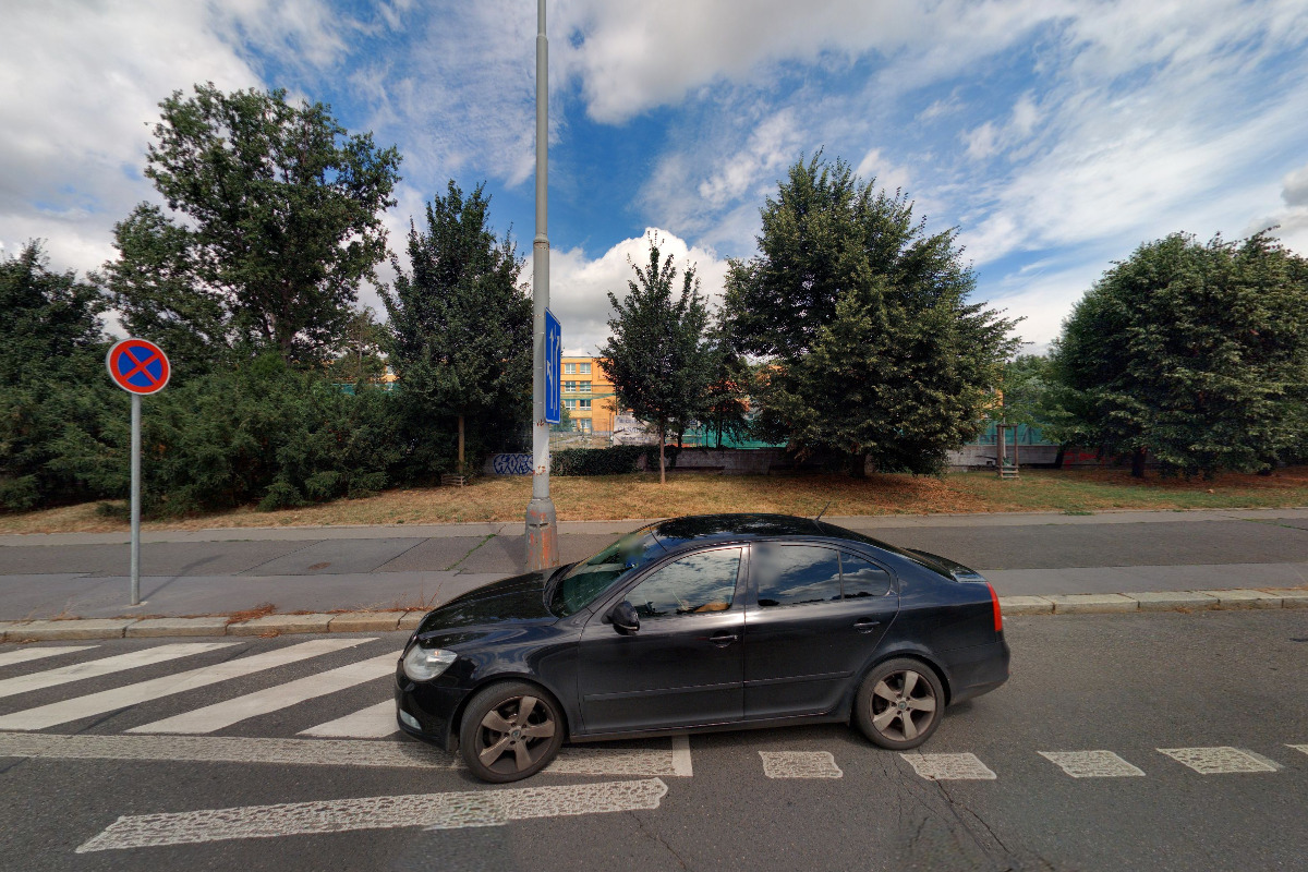 Občerstvení u tenisových kurtů Chelčického foto 3