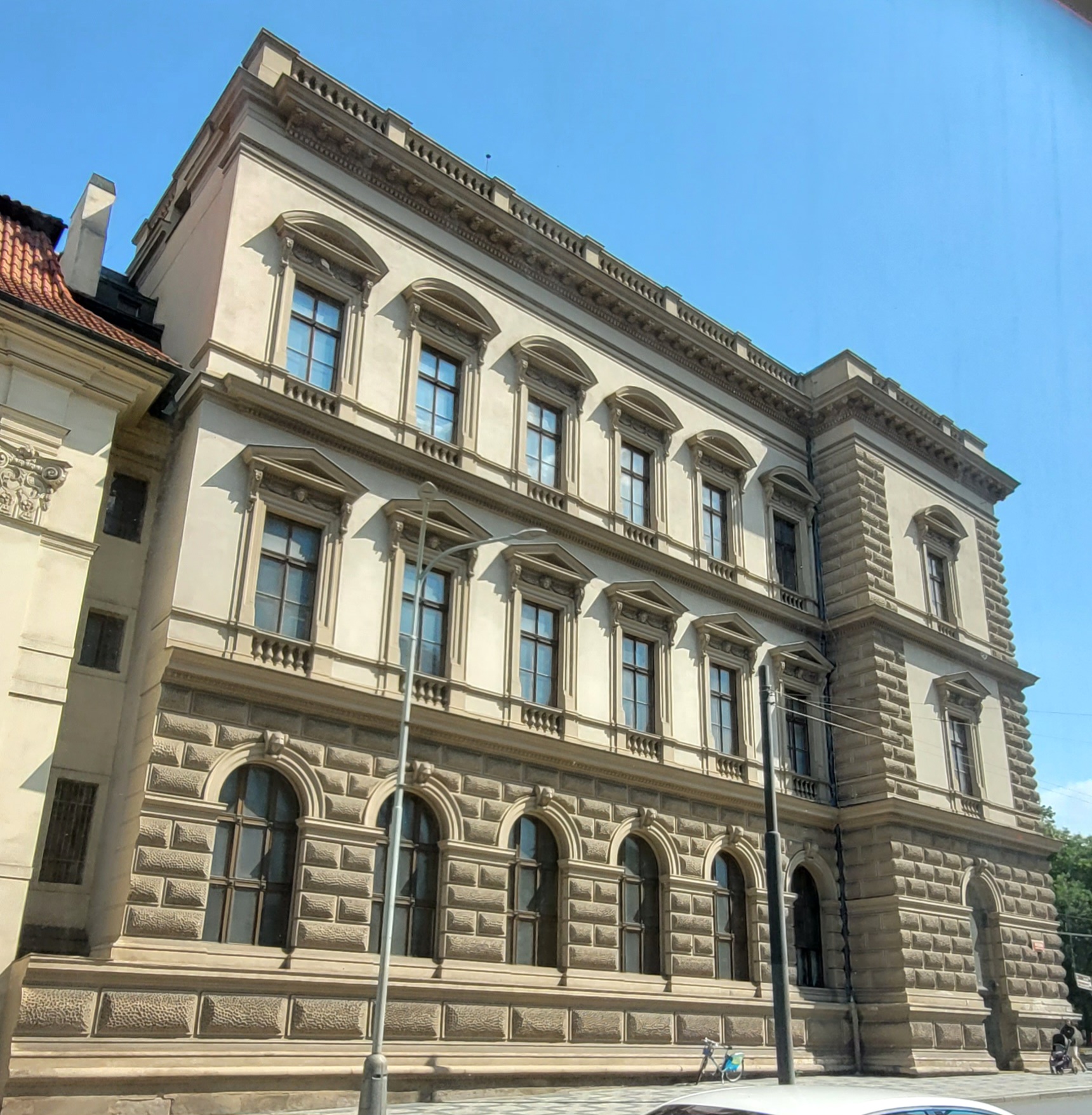 České vysoké učení technické v Praze - Ústav jazyků Fakulty strojní foto 2