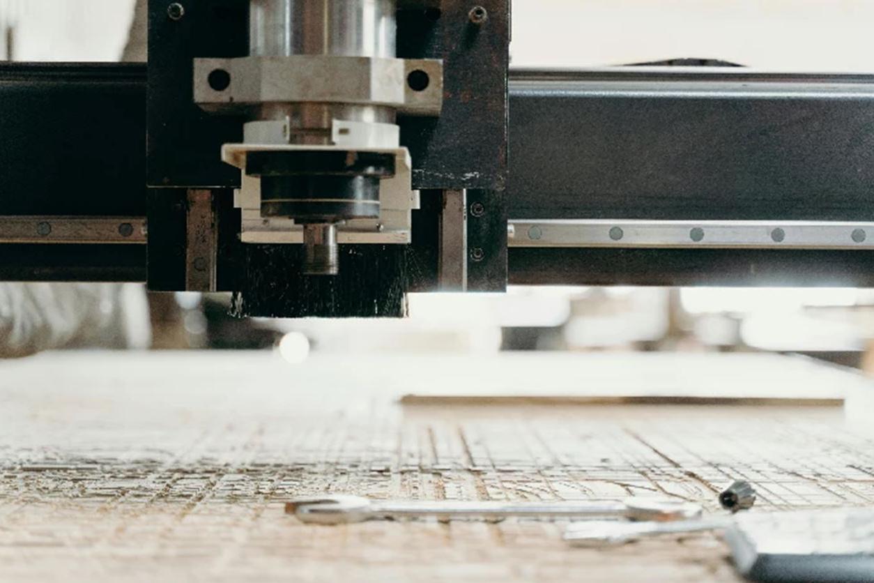 Šofer CNC - frézování plošných materiálů foto 1