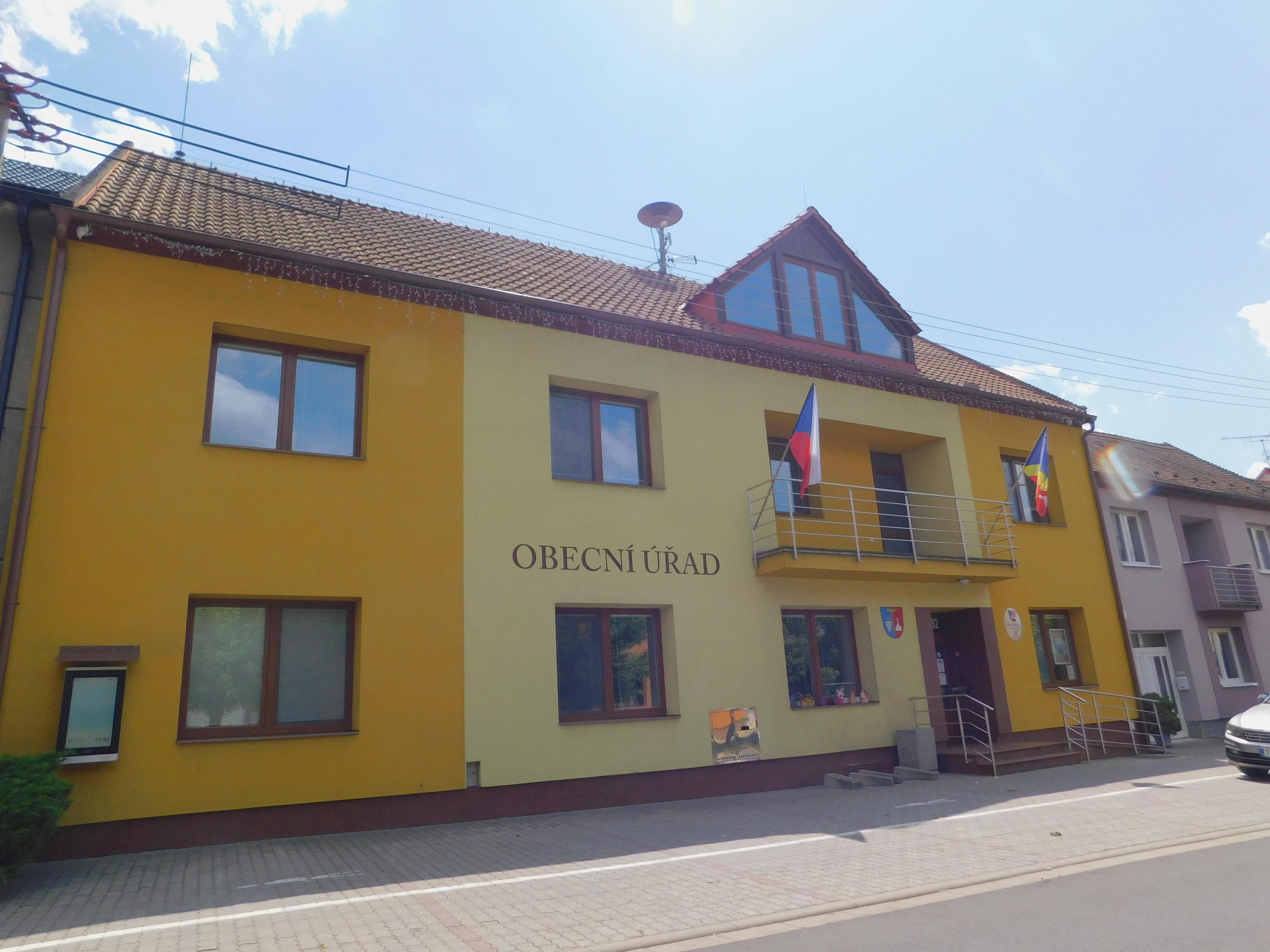Dolní Němčí - obecní úřad foto 2