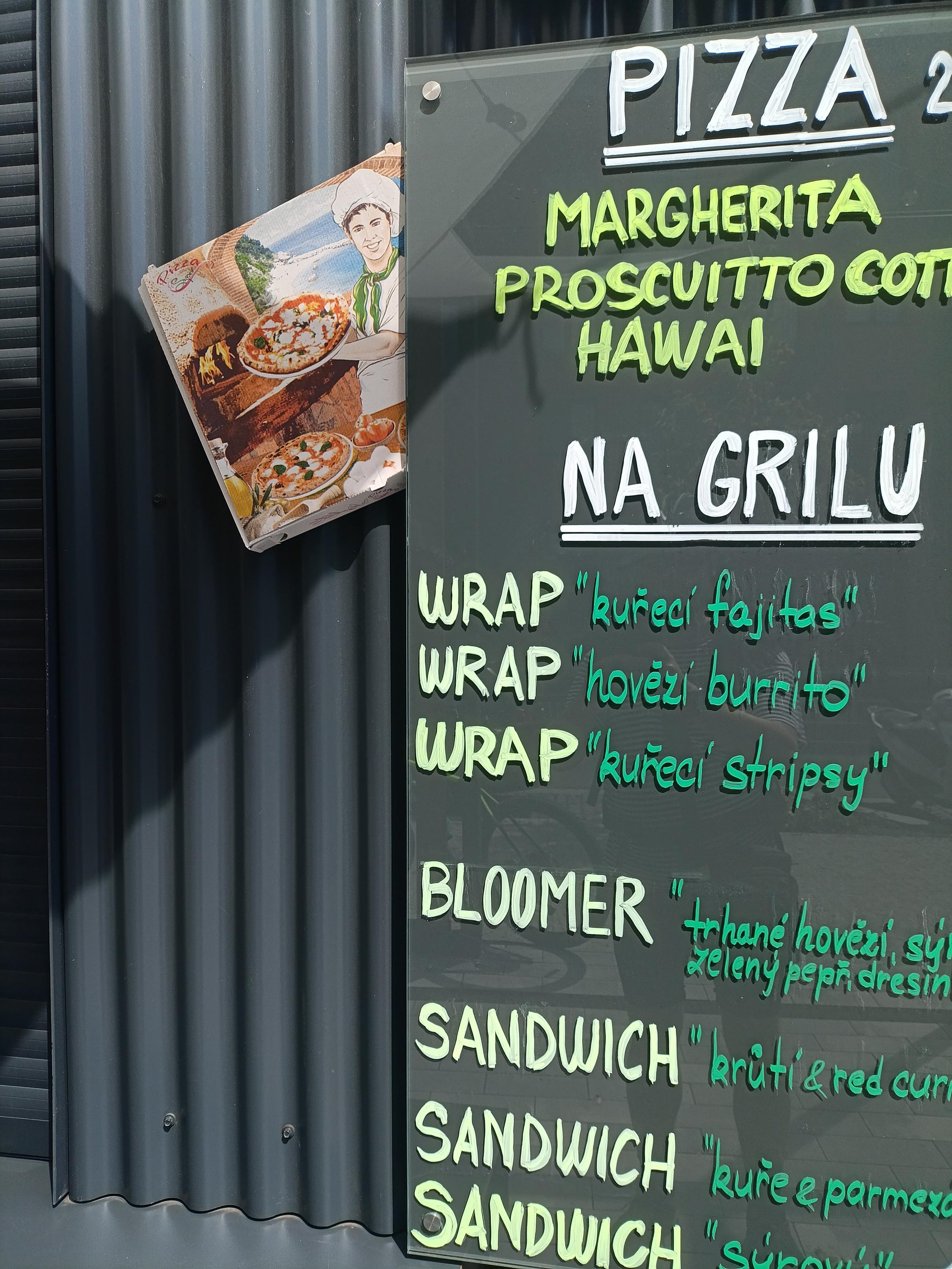 Dog in Dock Lihovar foto 3