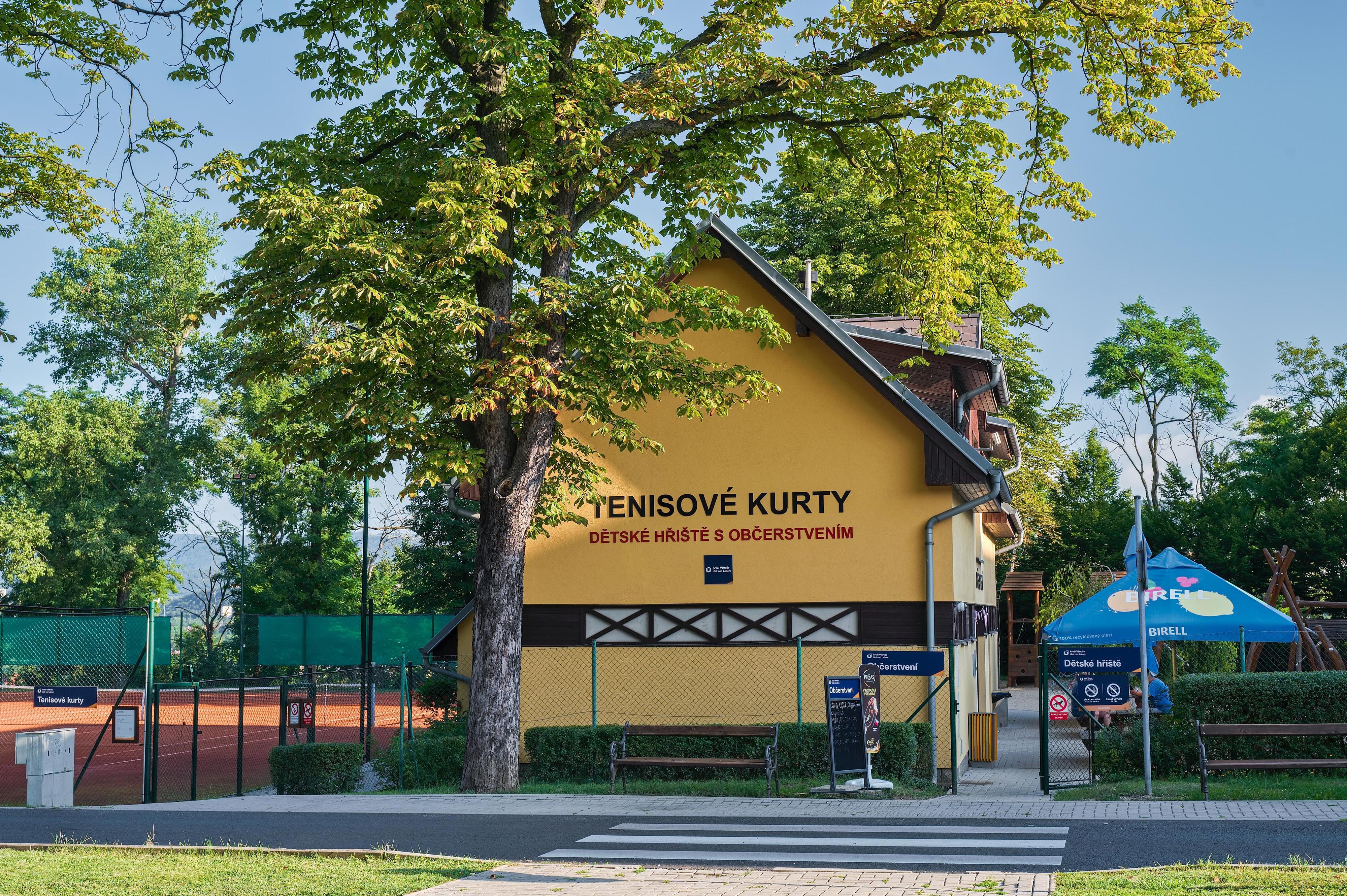 Areál Větruše - tenisové kurty foto 4