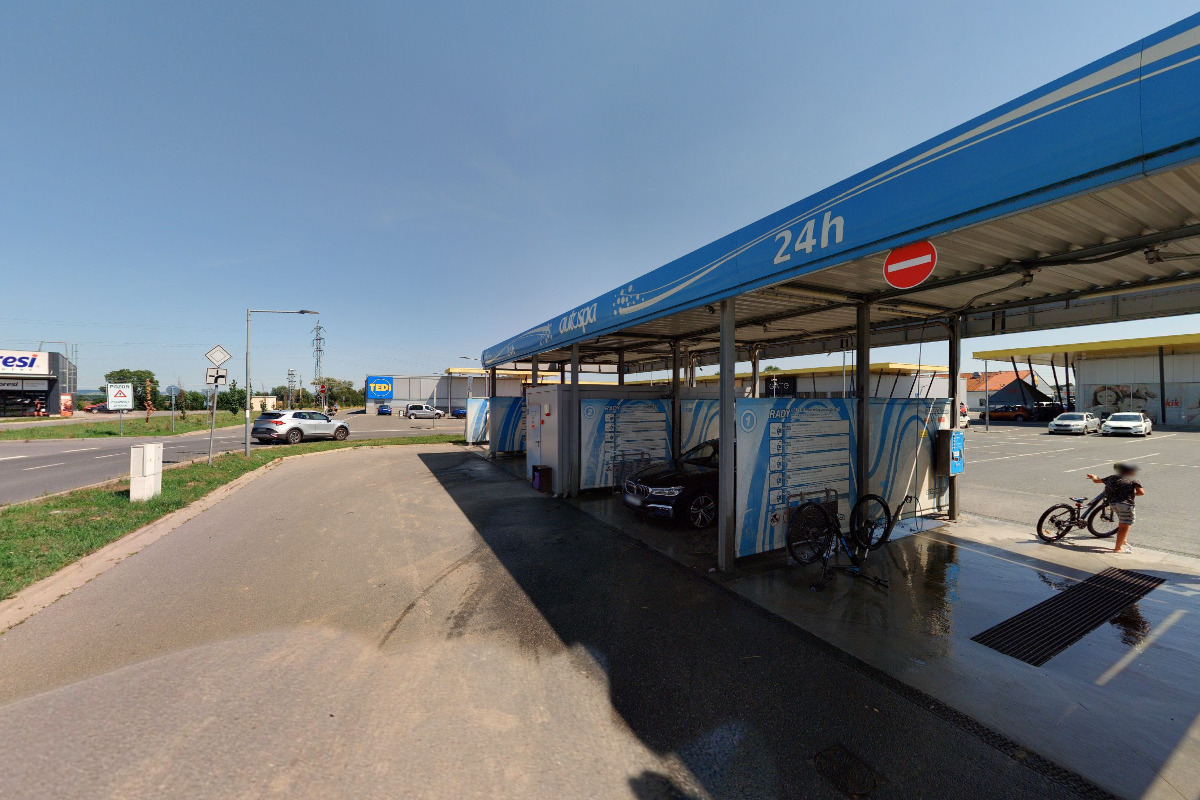 Automyčka Východní