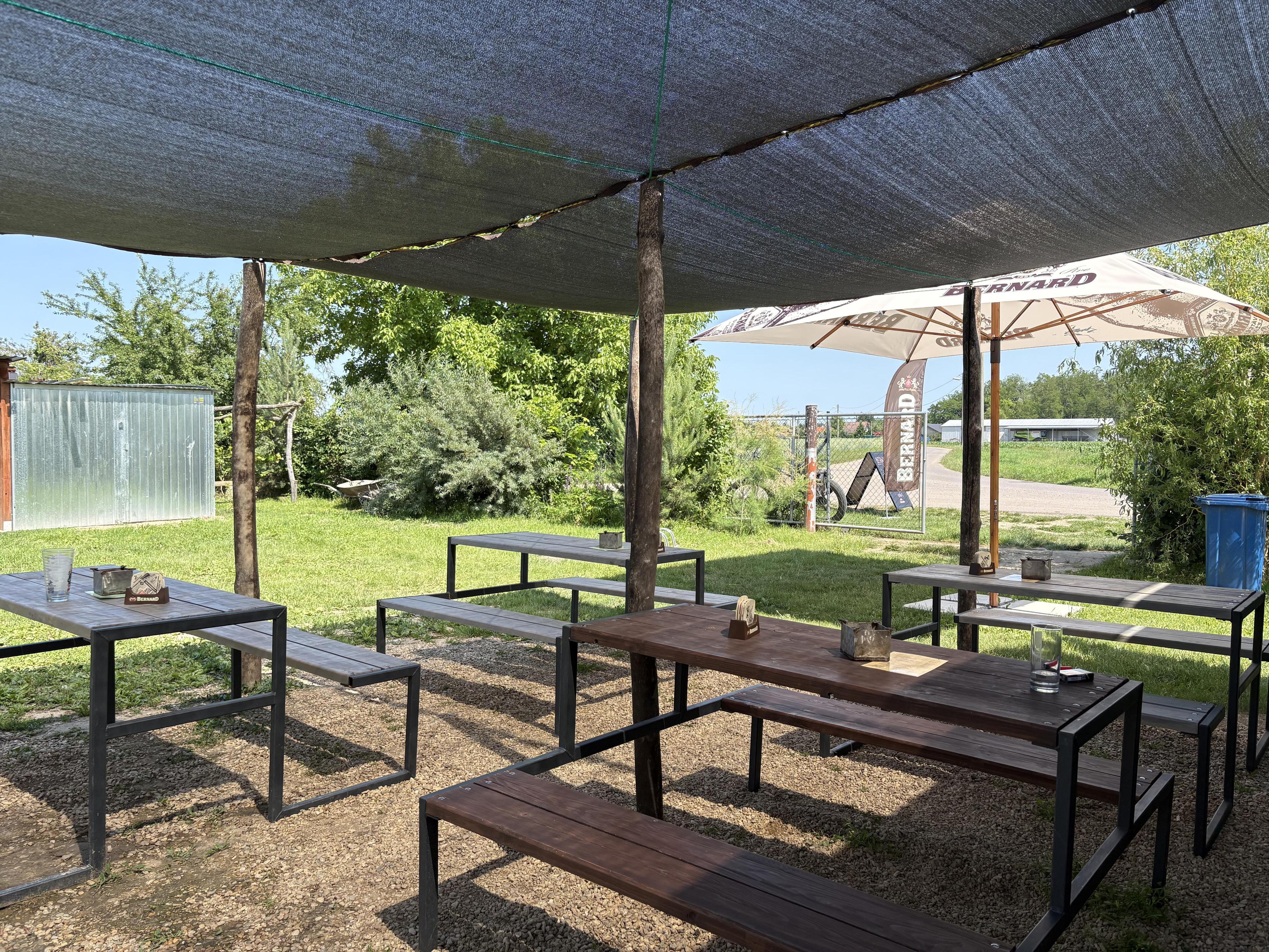 Stánek U lodního kontejneru foto 2