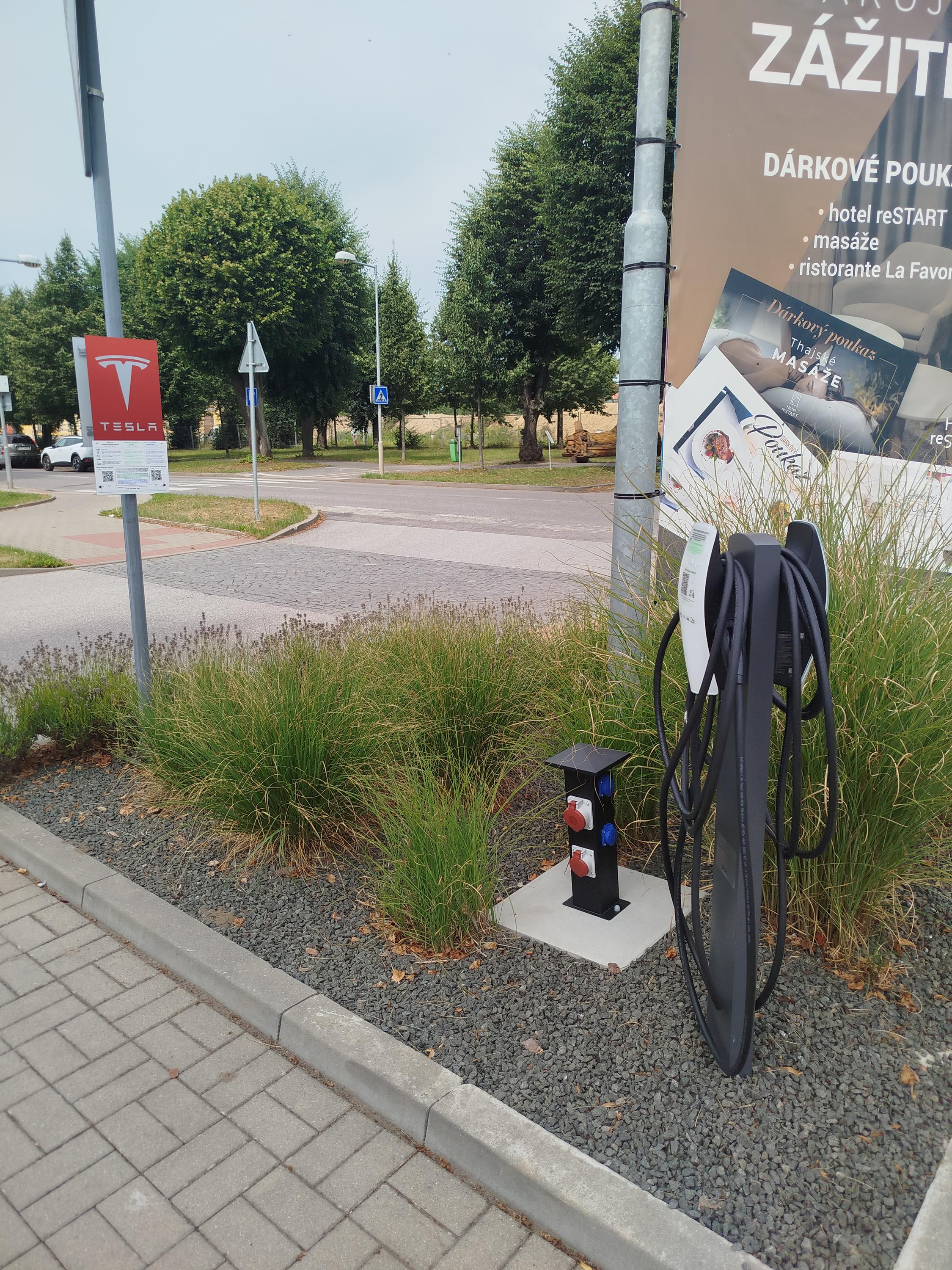 Nabíjecí stanice Tesla foto 5