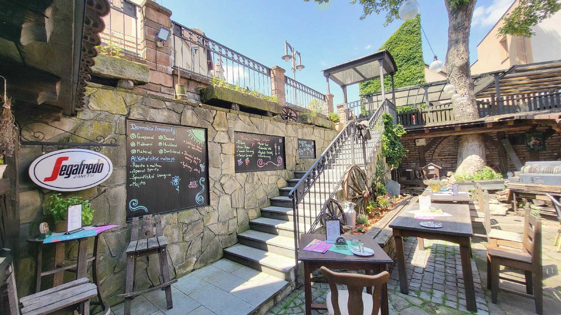 Penzion u Tvrze - Restaurace foto 4