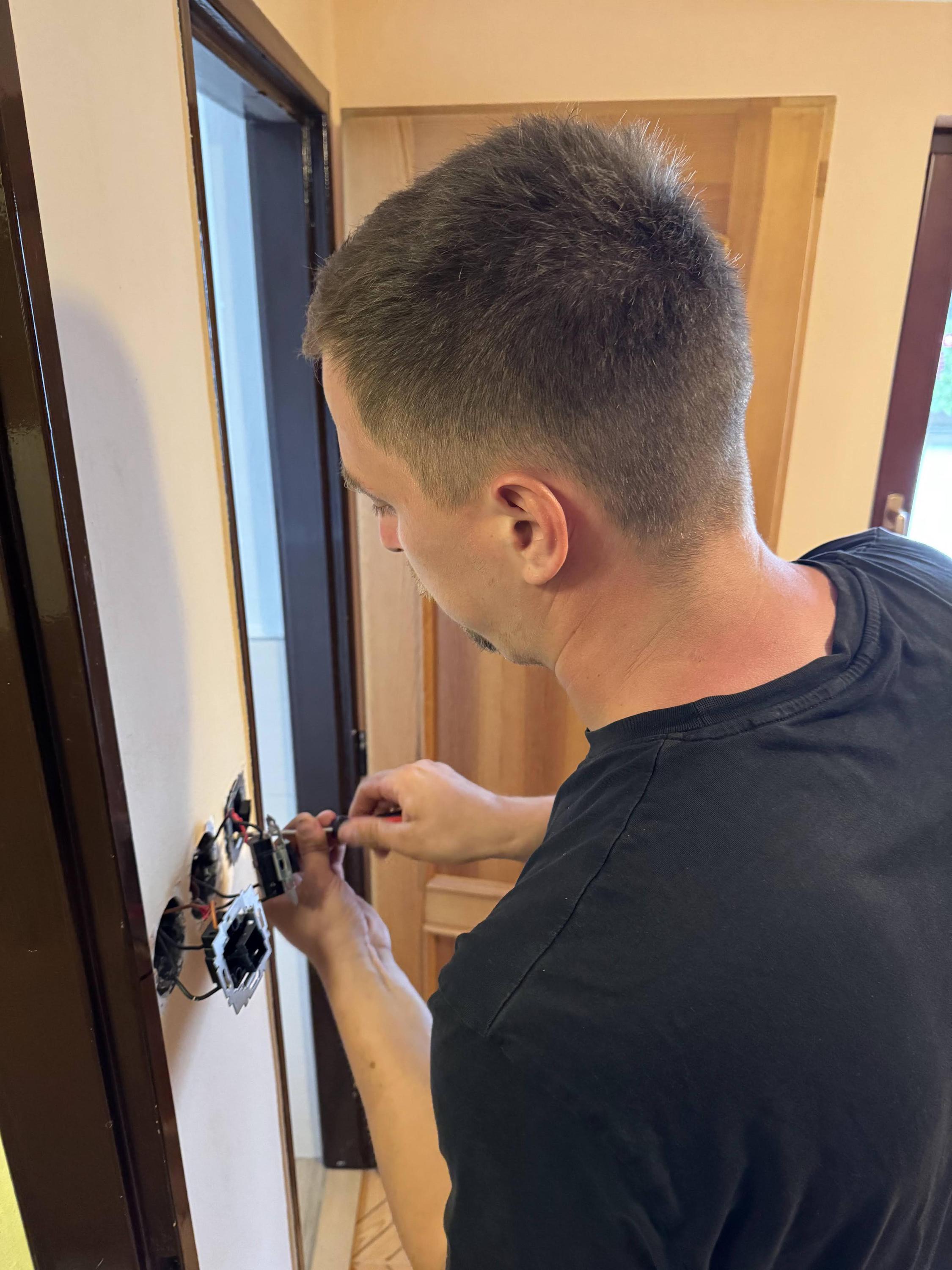 Elektrikář Martin Nedělka foto 4