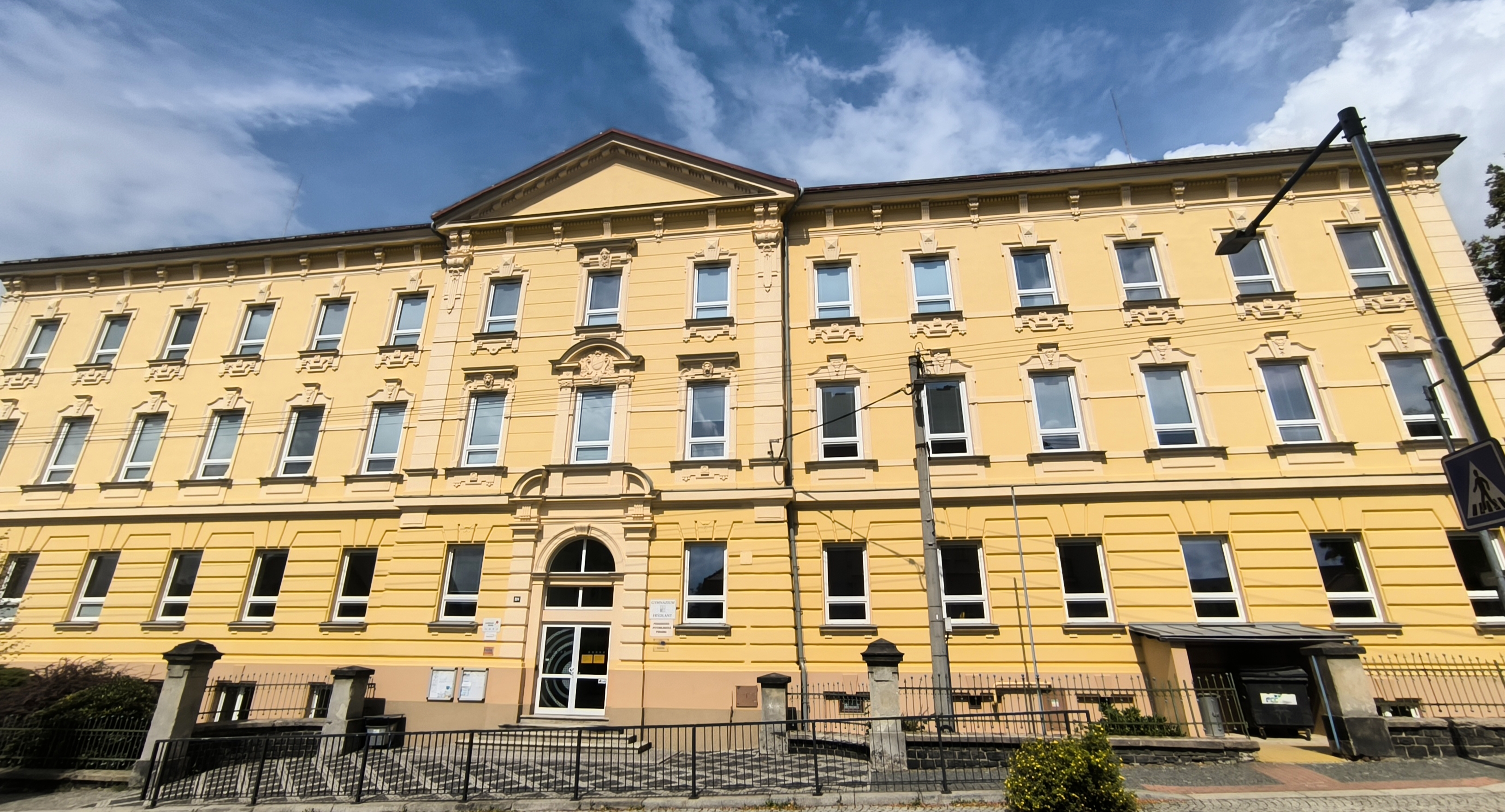 Gymnázium Frýdlant, Mládeže 884 foto 3