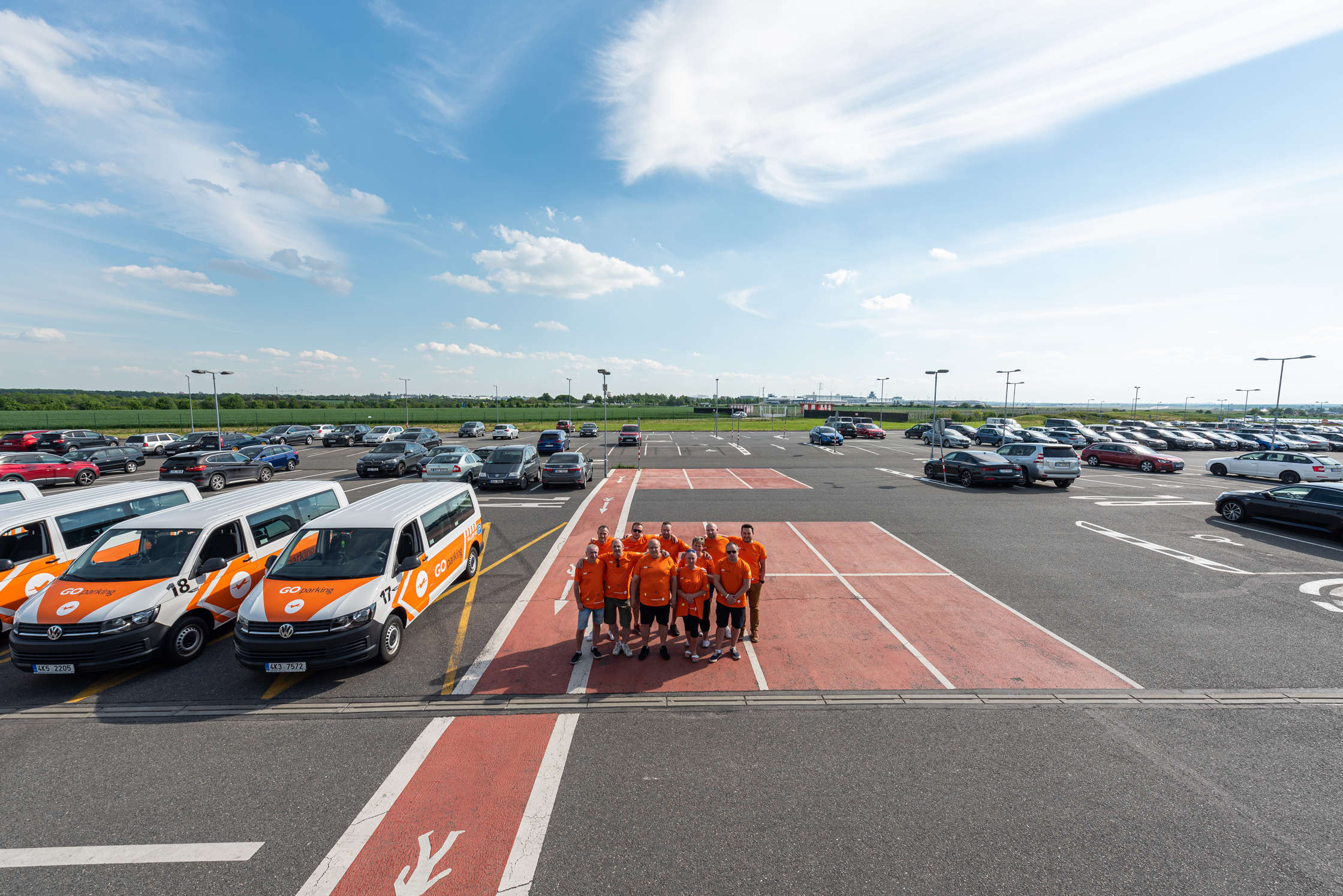 Venkovní parkování u letiště