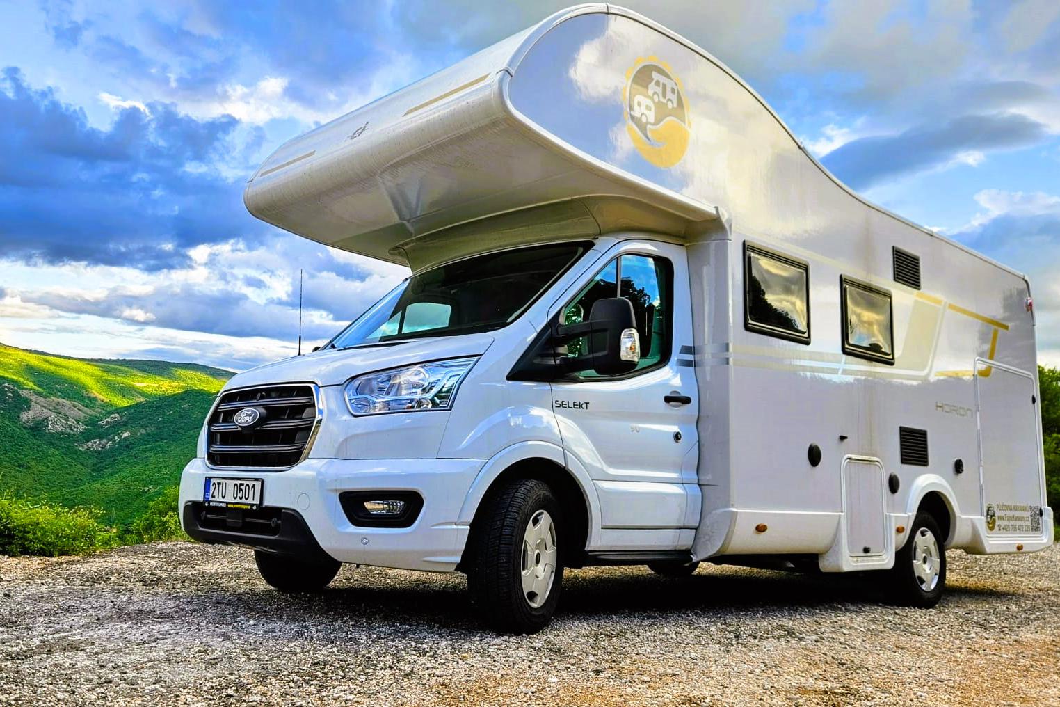 Nový obytný vůz v plné výbavě pro 5 osob, do 3,5 t