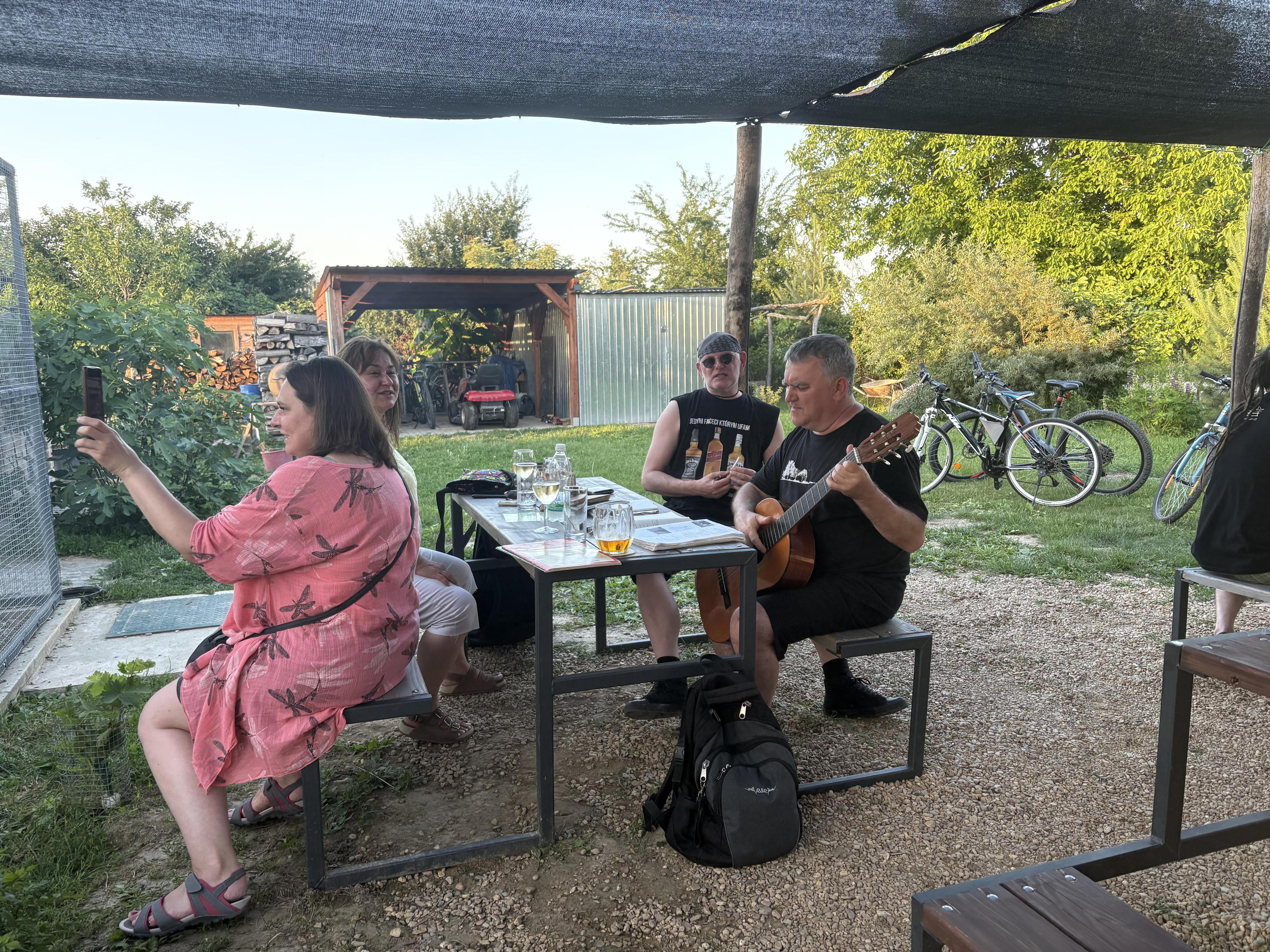 Stánek U lodního kontejneru foto 3