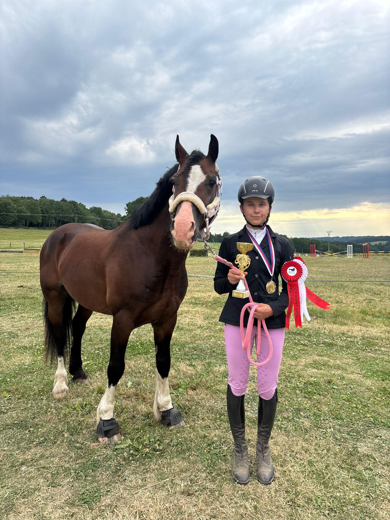 Pink Dressage Zmrzlík foto 3