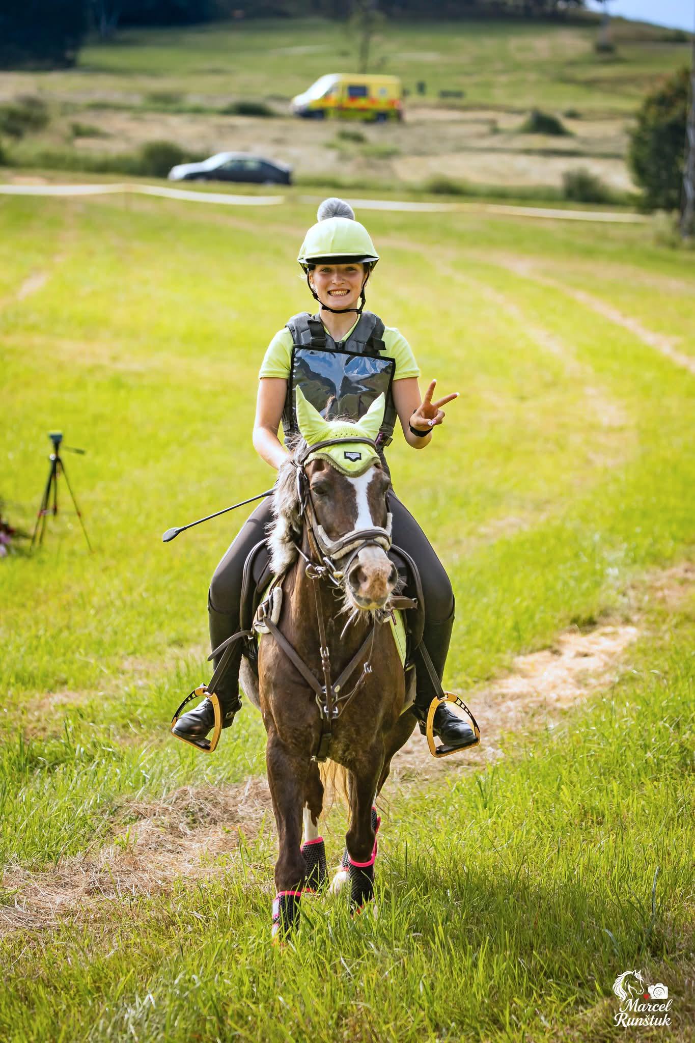 Pink Dressage Zmrzlík foto 4