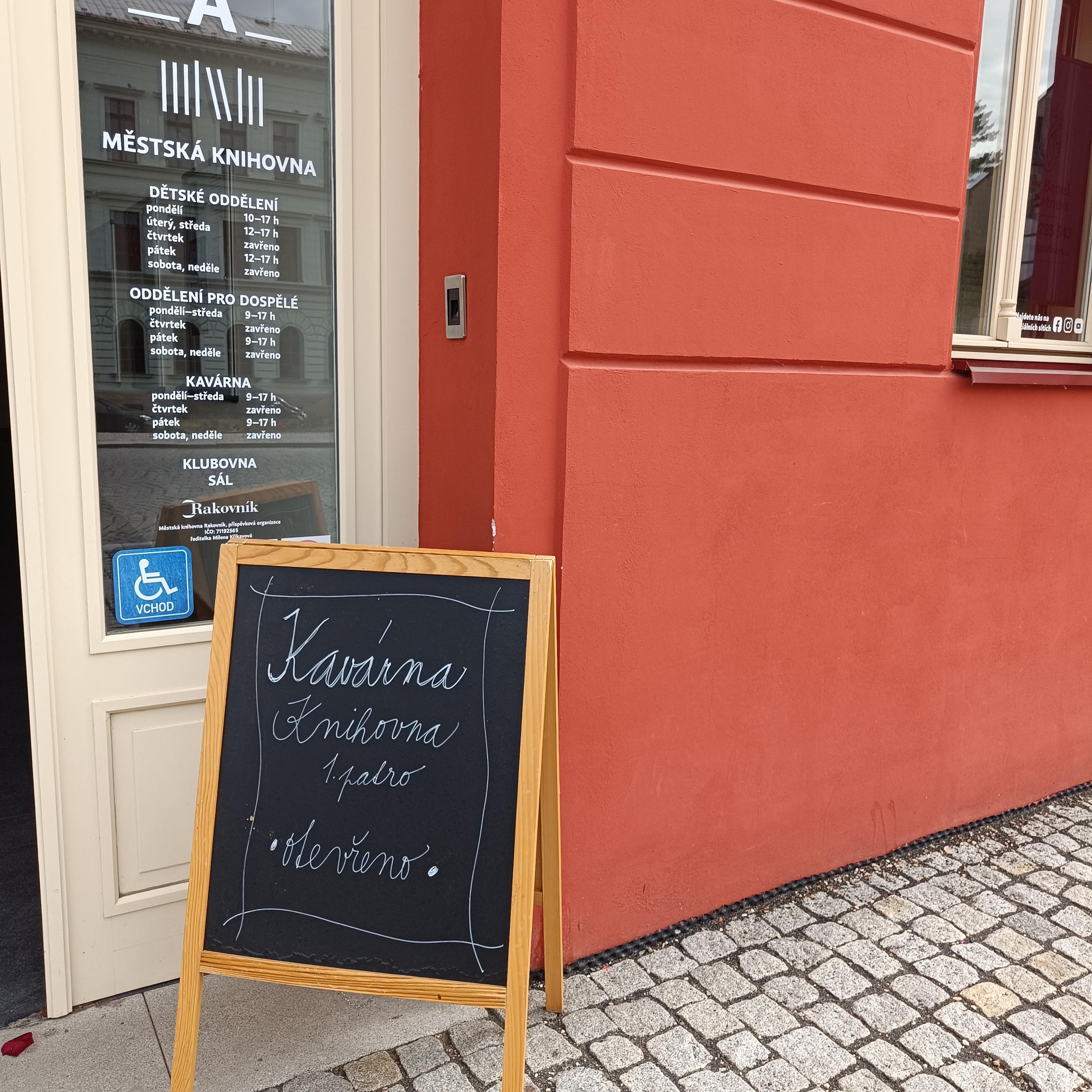 Kavárna Knihovna foto 2