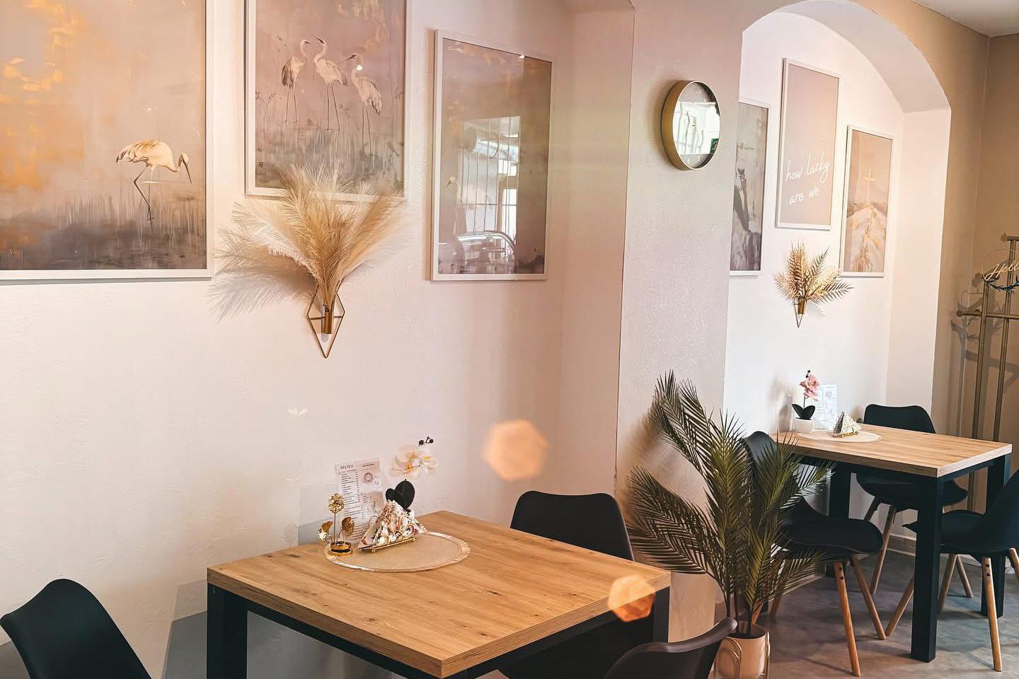 Aura Solárium & Kavárna