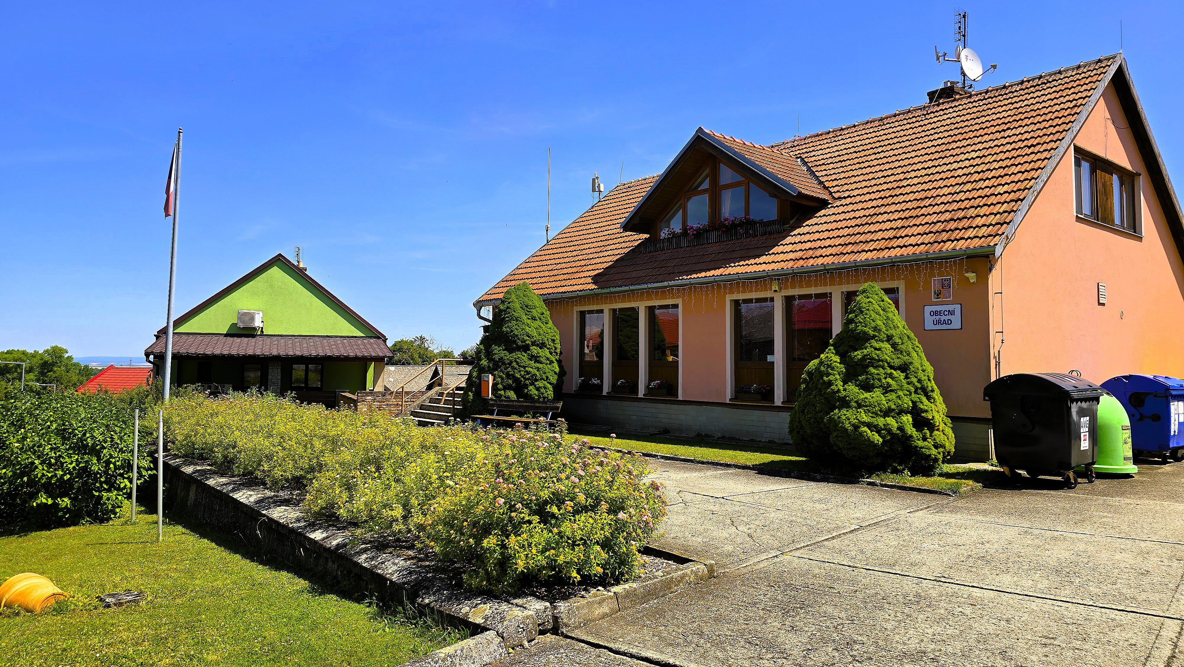 Srbce - obecní úřad foto 3